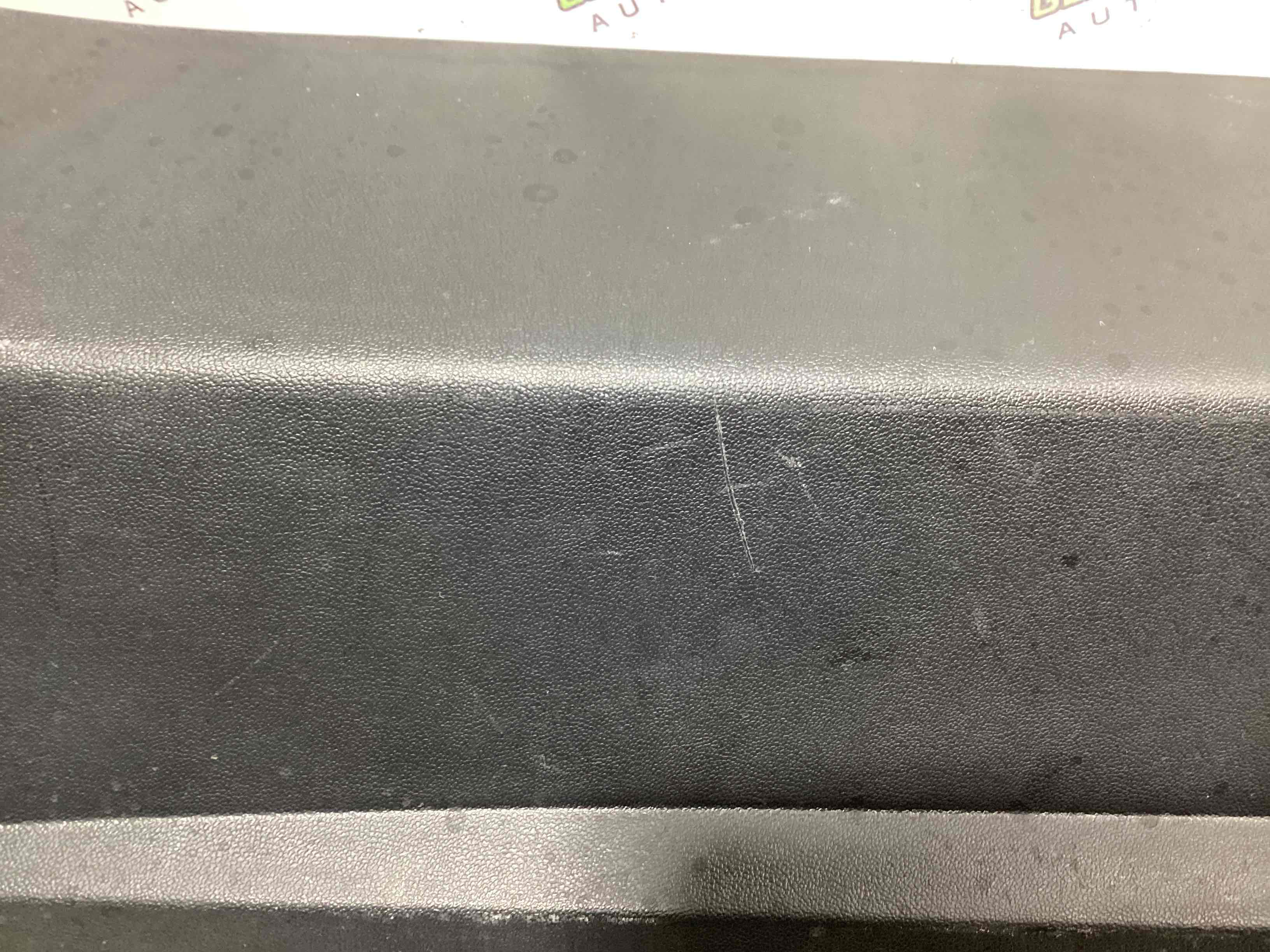 Обшивка крышки багажника