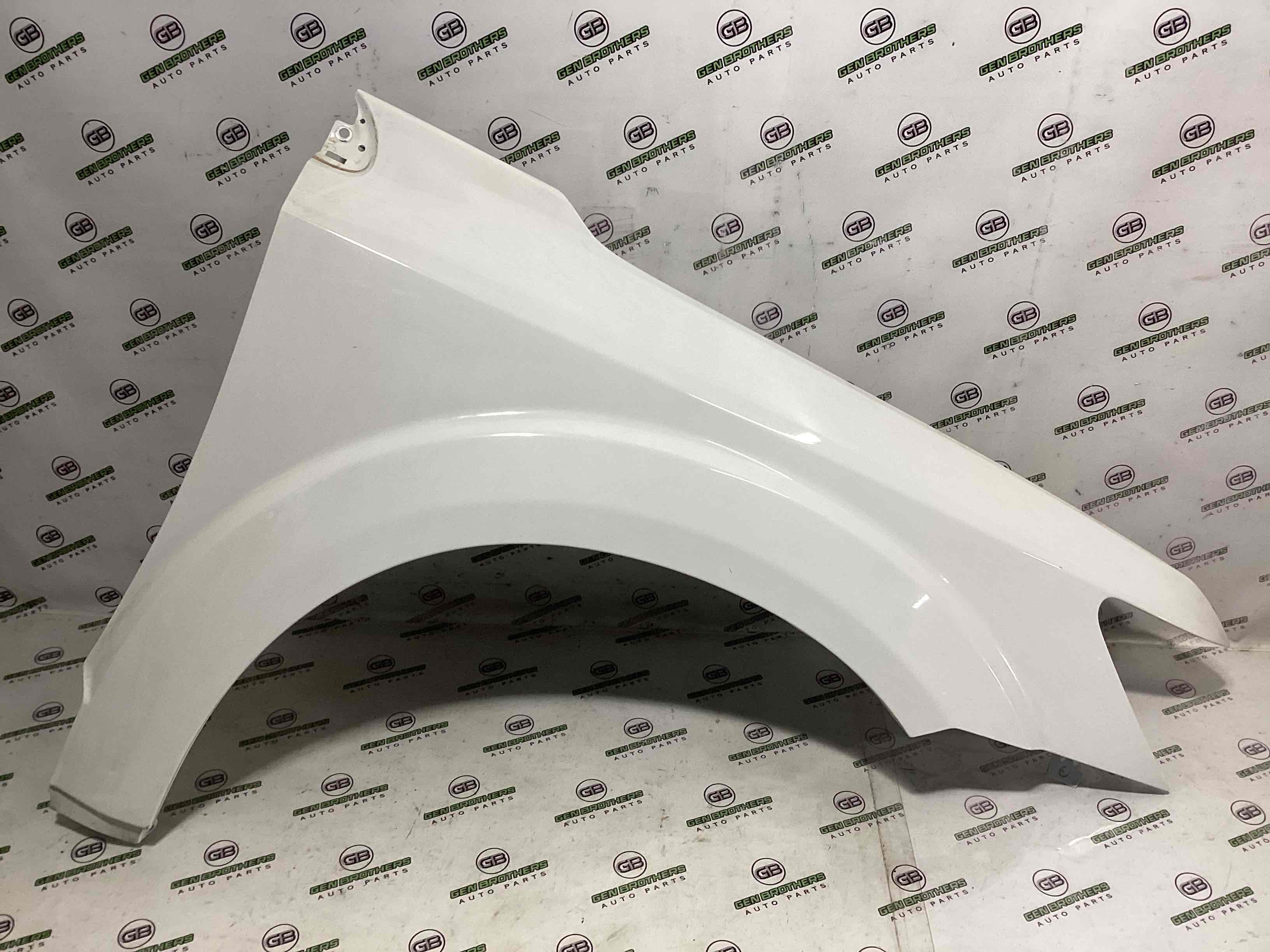 Крыло переднее правое