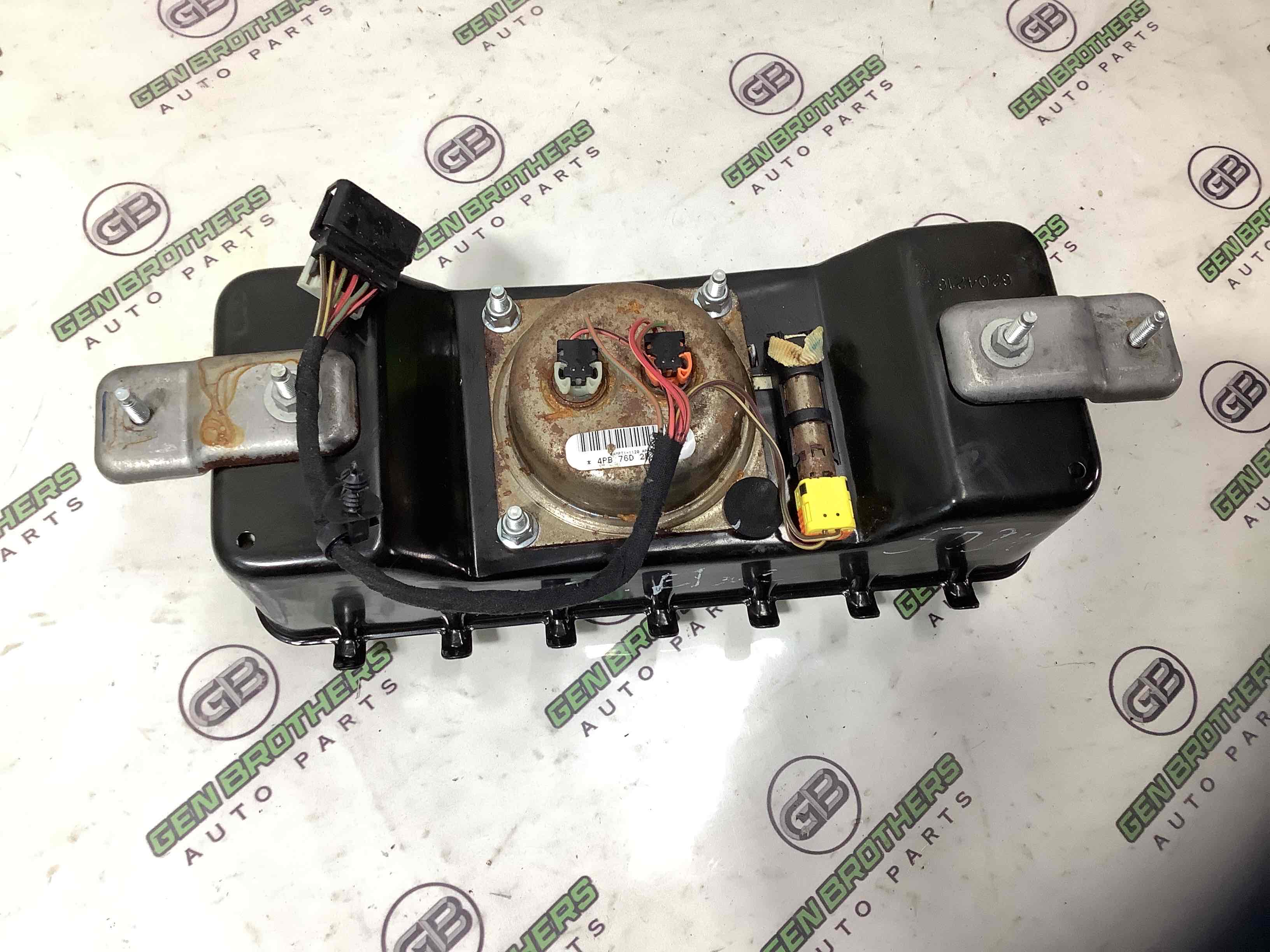 Подушка безопасности пассажира торпедо