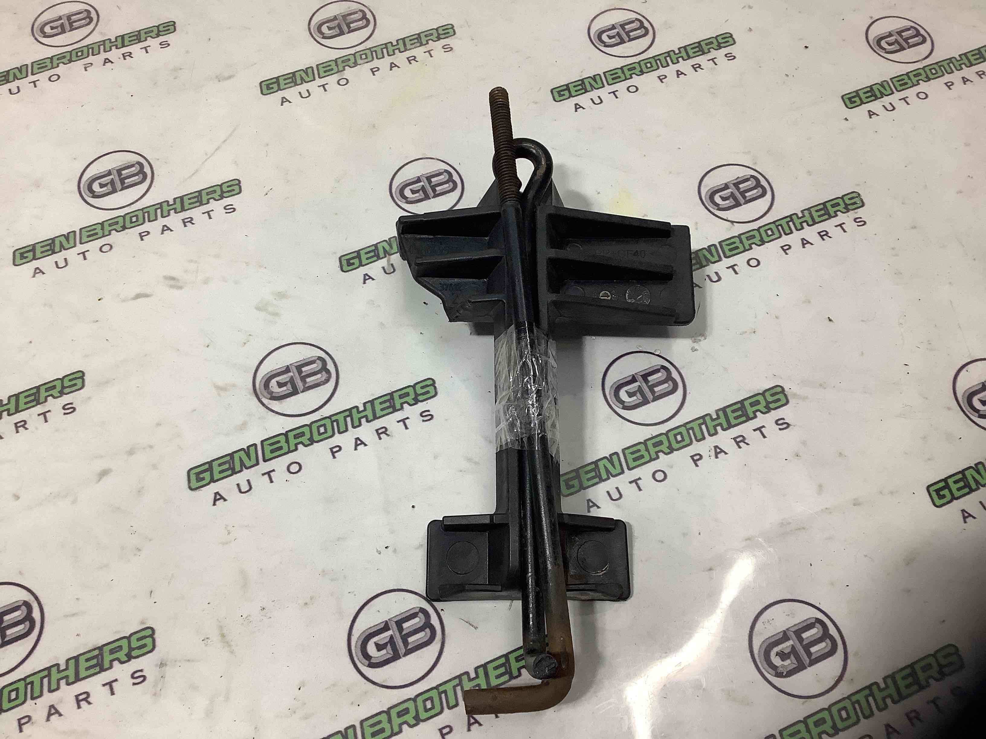 Полка аккумулятора, крышка, крепление площадка АКБ