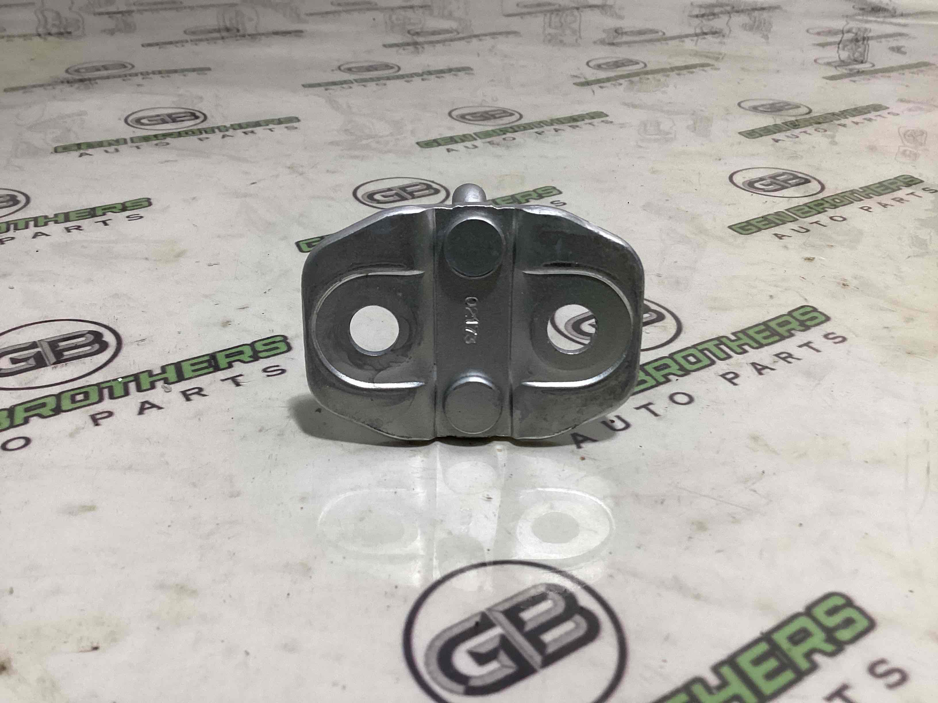 Петля двери, замок двери