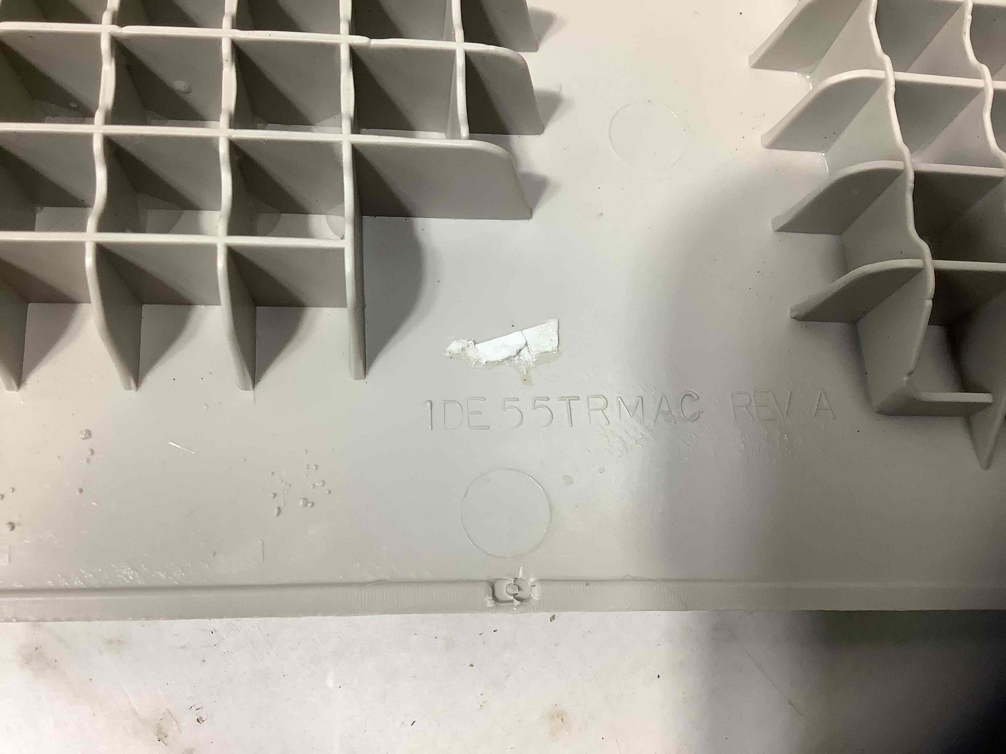 Обшивка крышки багажника