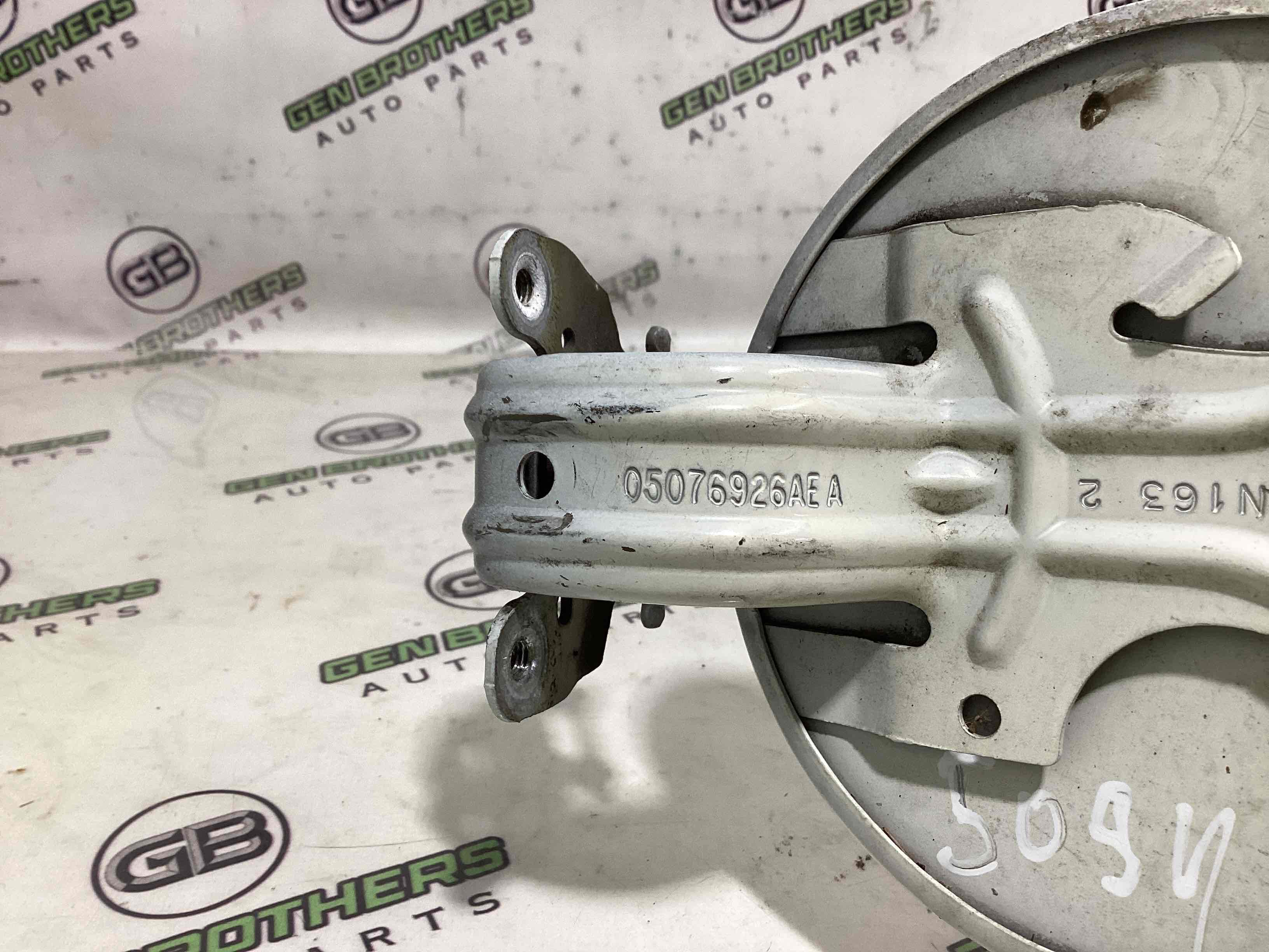 Лючок бензобака