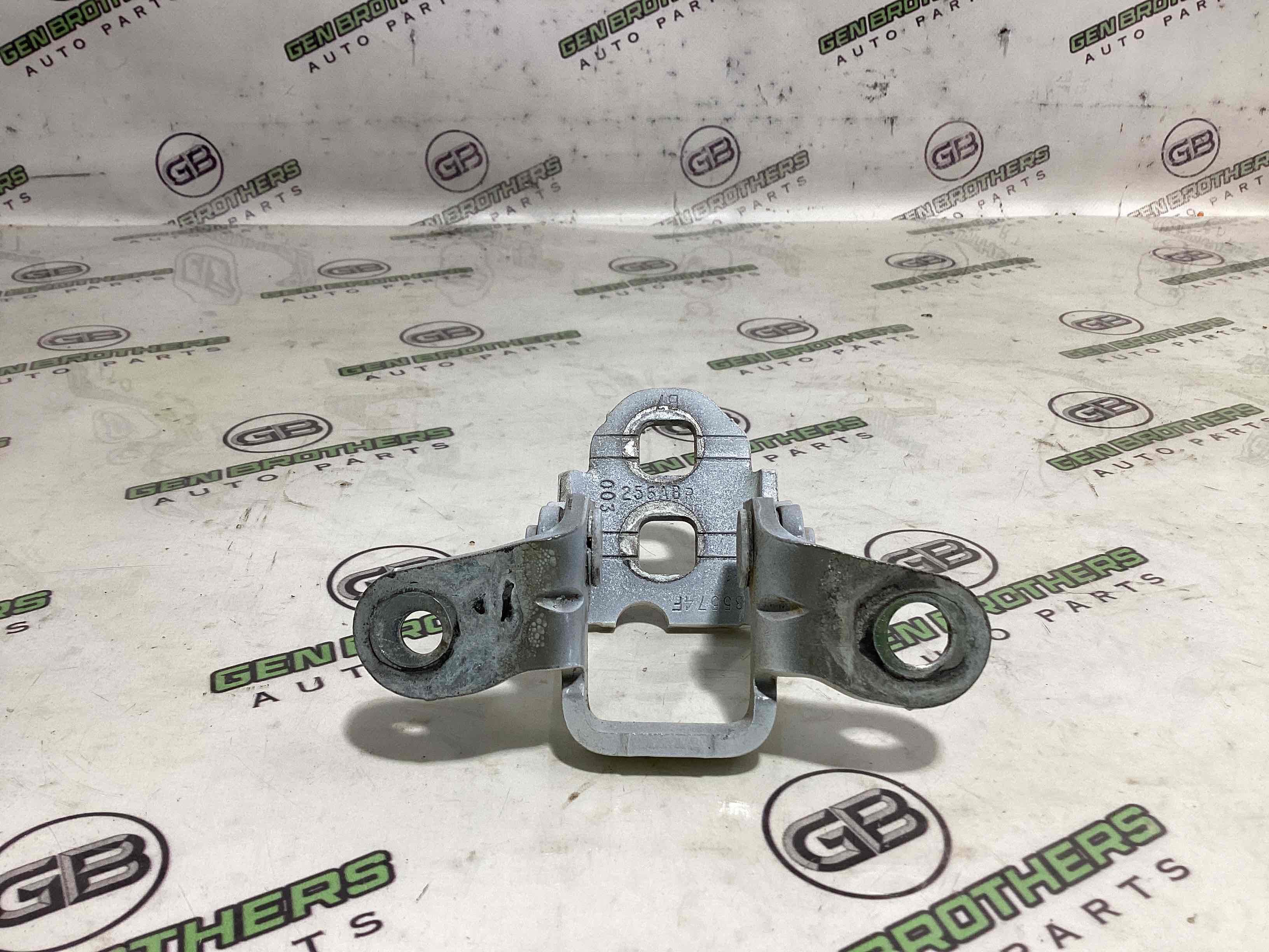 Петля двери, замок двери