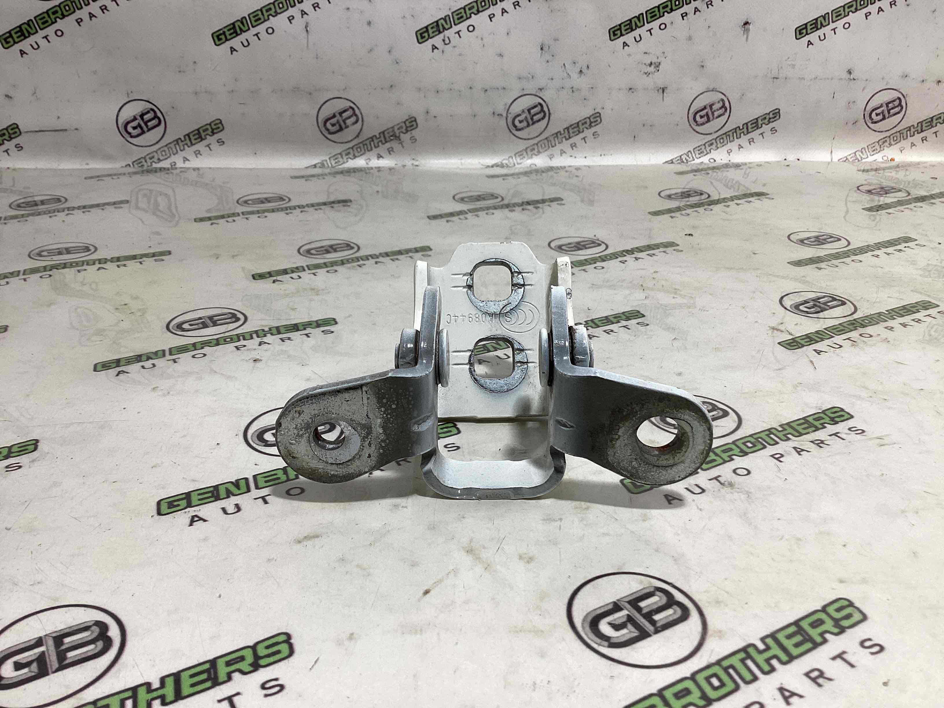 Петля двери, замок двери