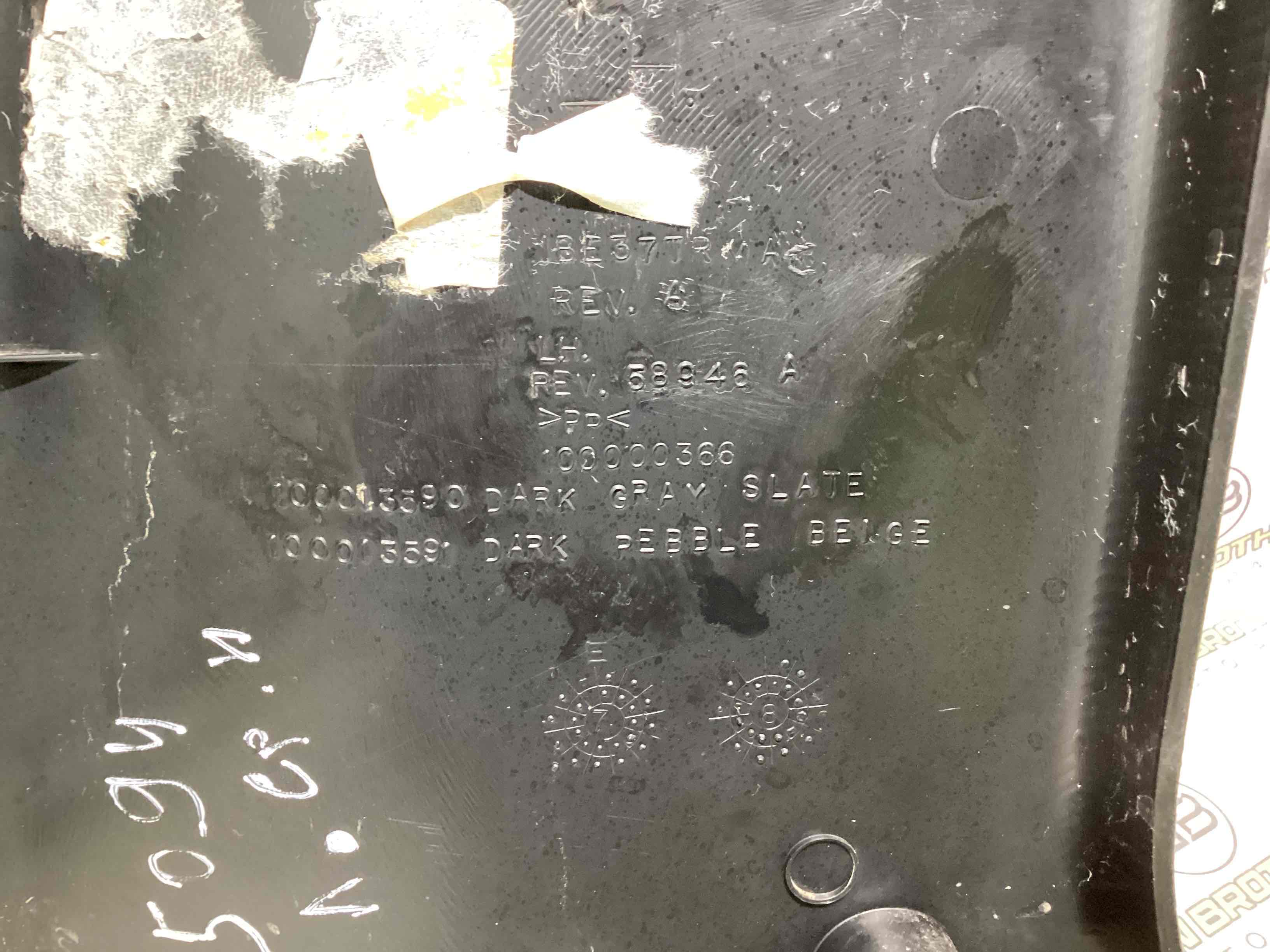 Обшивка центральної стійки ліва