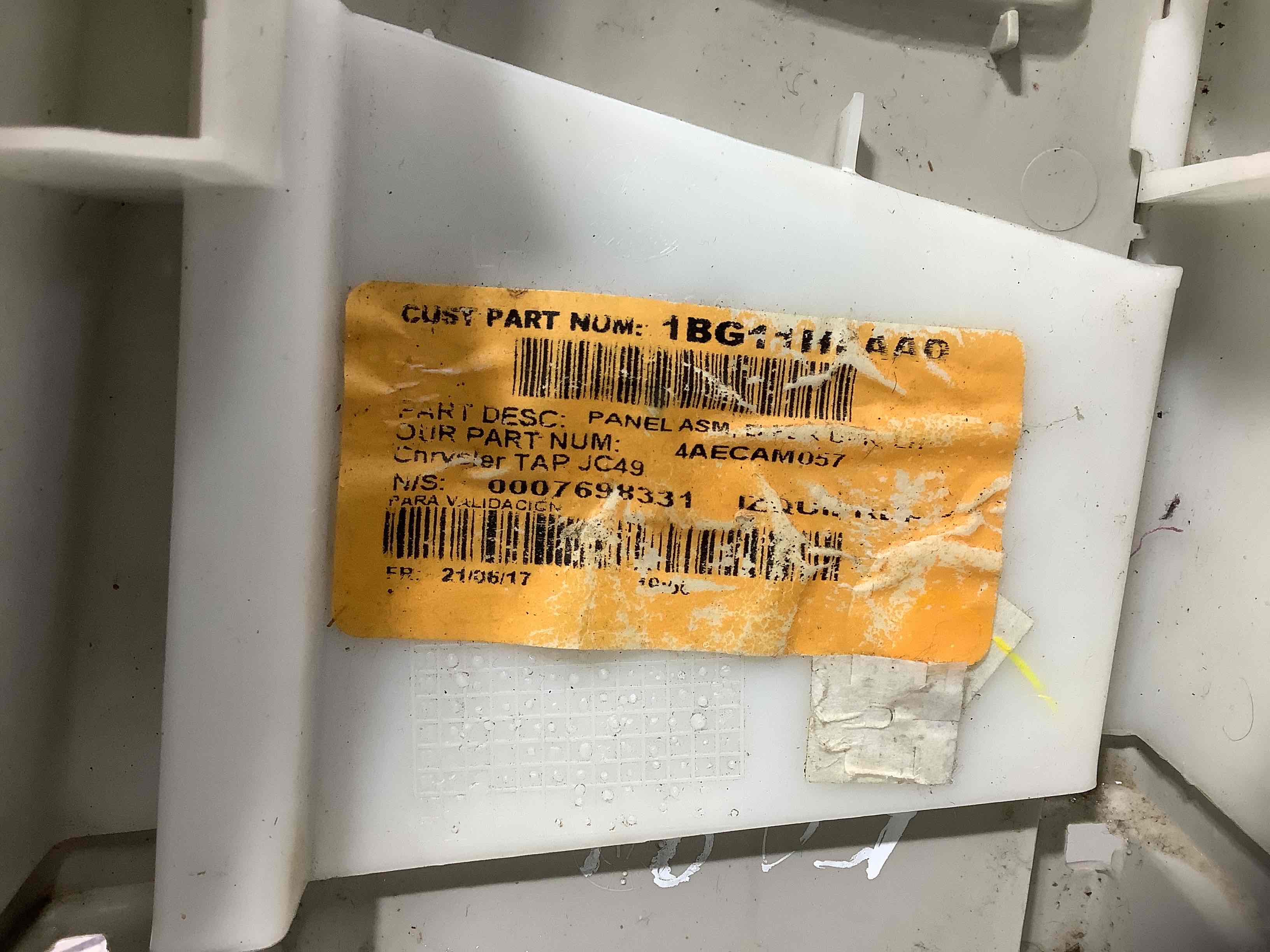 Обшивка центральної стійки ліва