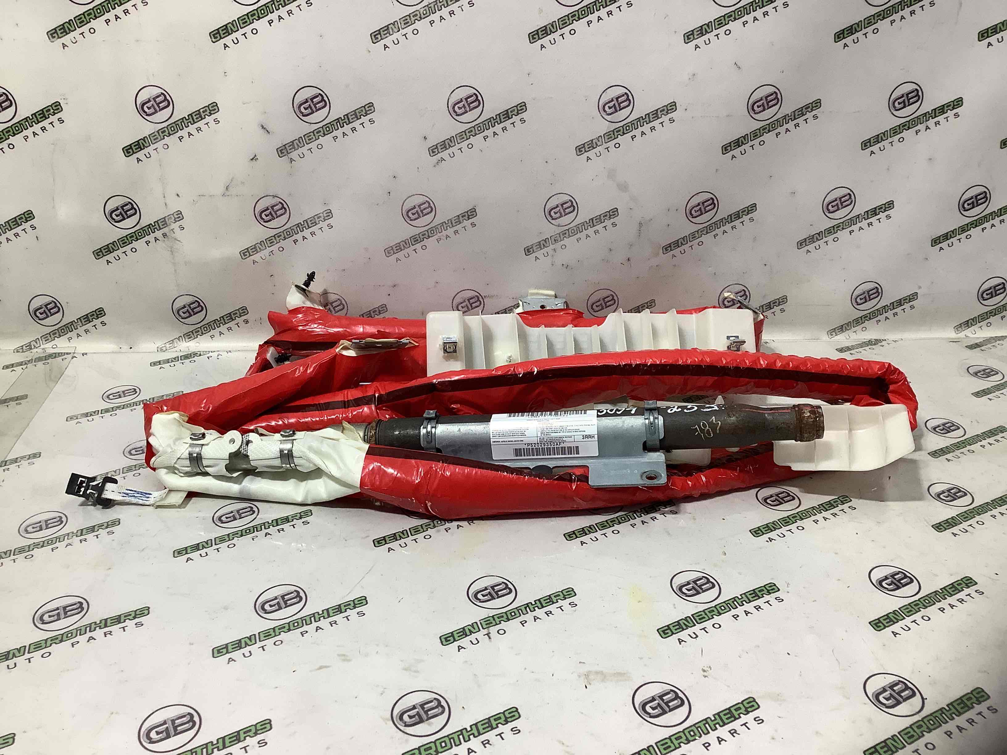 Подушка безопасности сбоку шторка