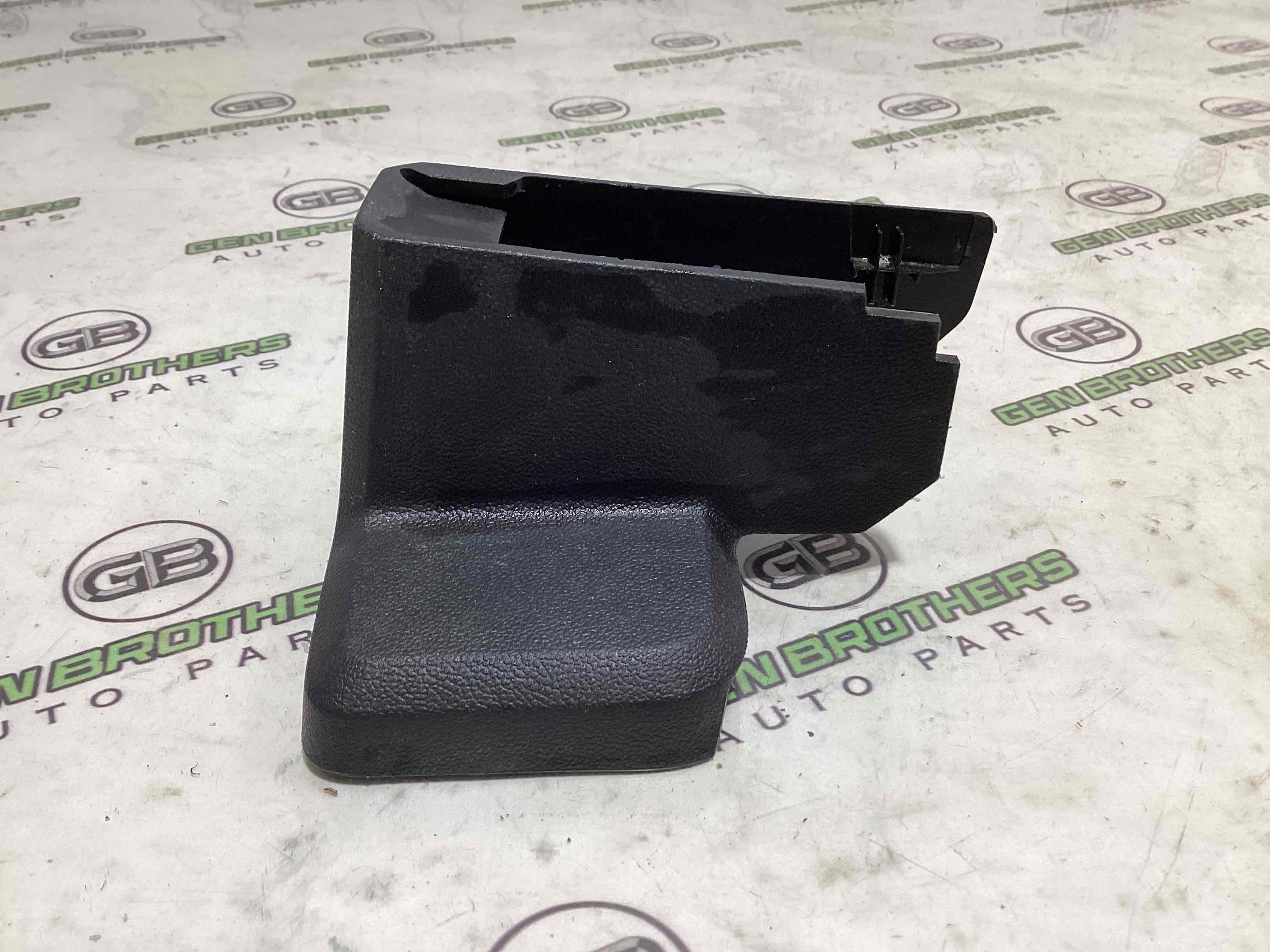 Пластиковые элементы салона