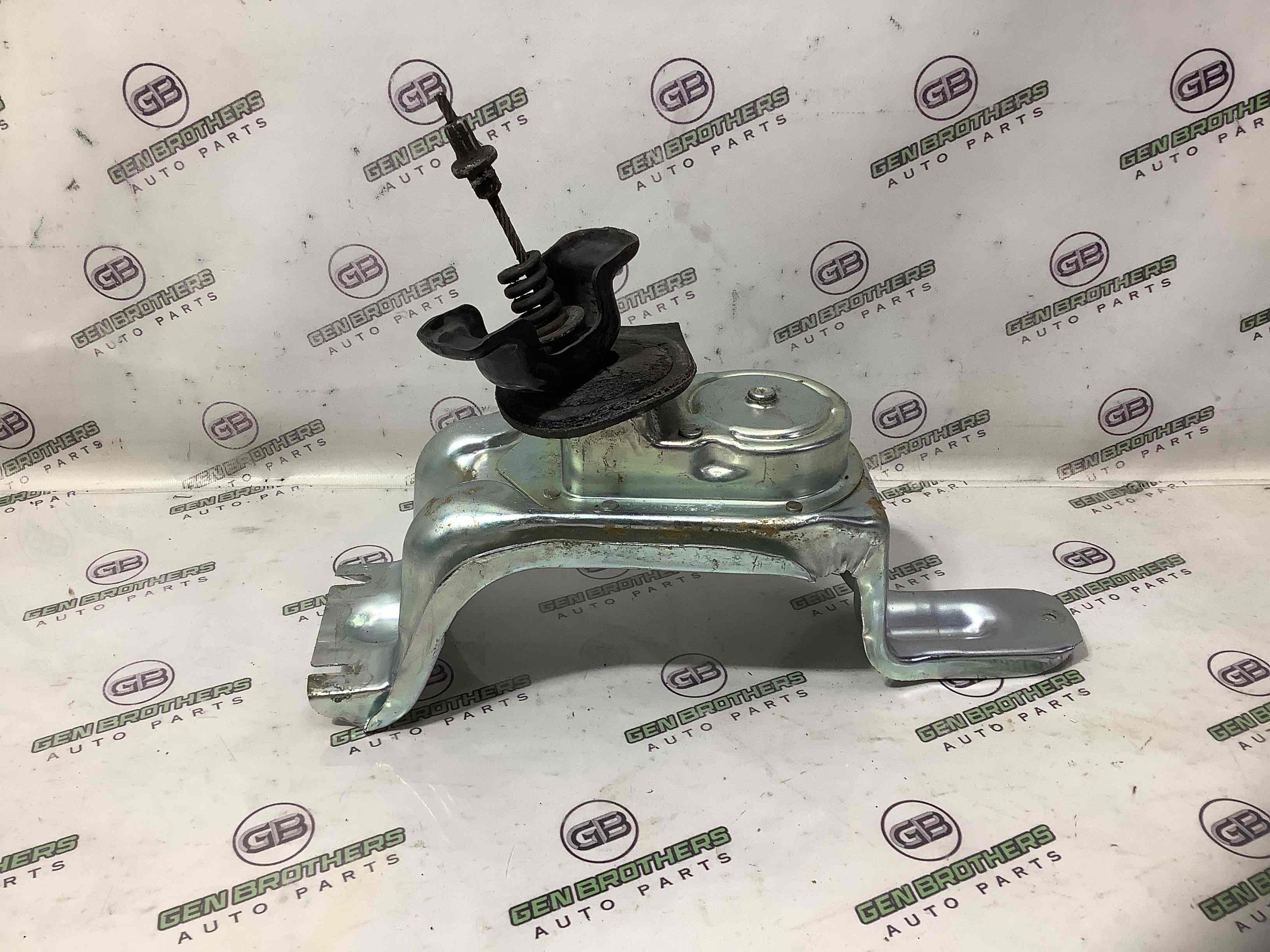 Колесо запасное, держатель, кронштейн, обшивка