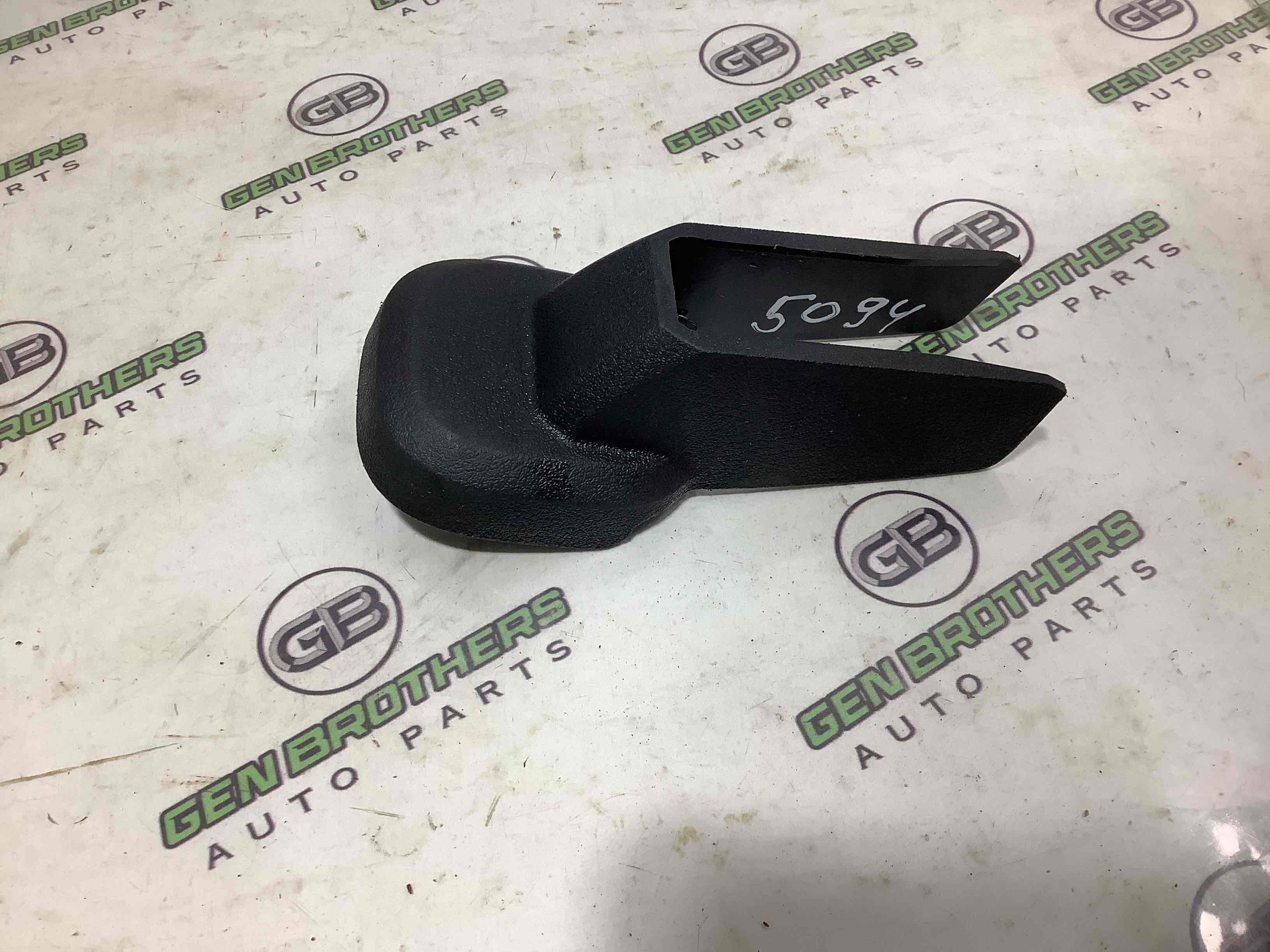 Пластиковые элементы салона