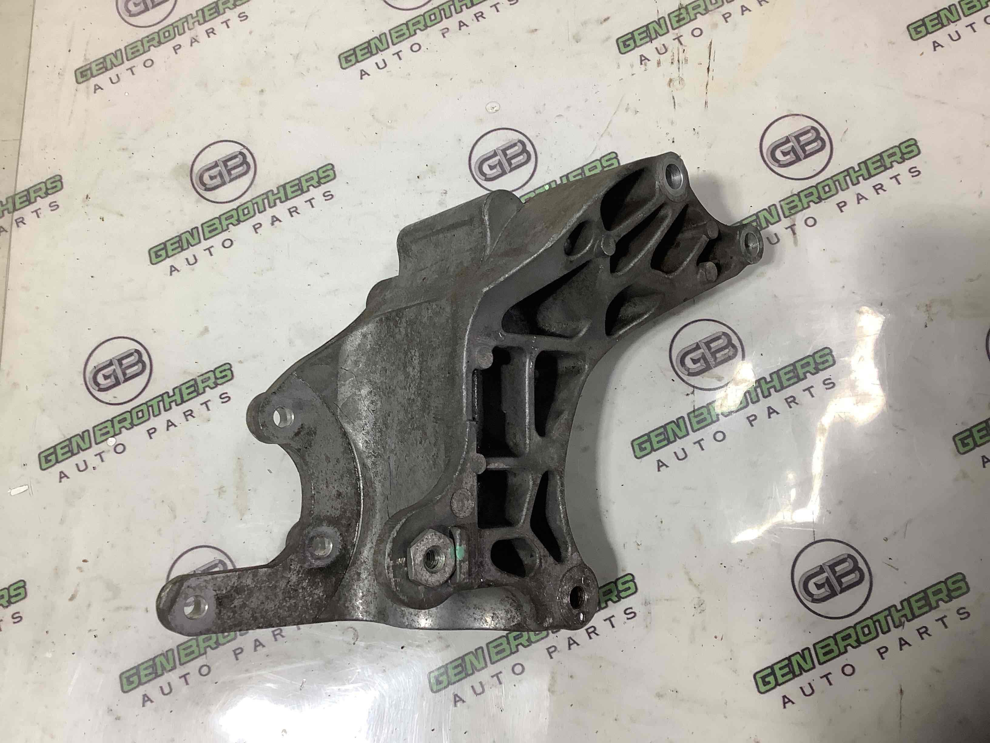 Кронштейн гидроусилителя