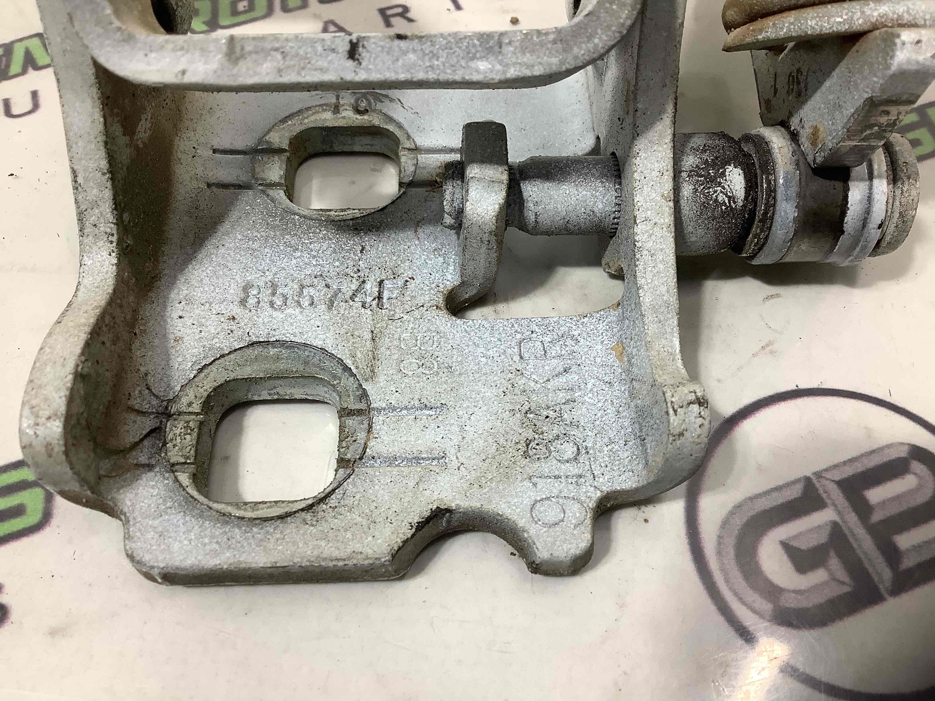 Петля двери, замок двери