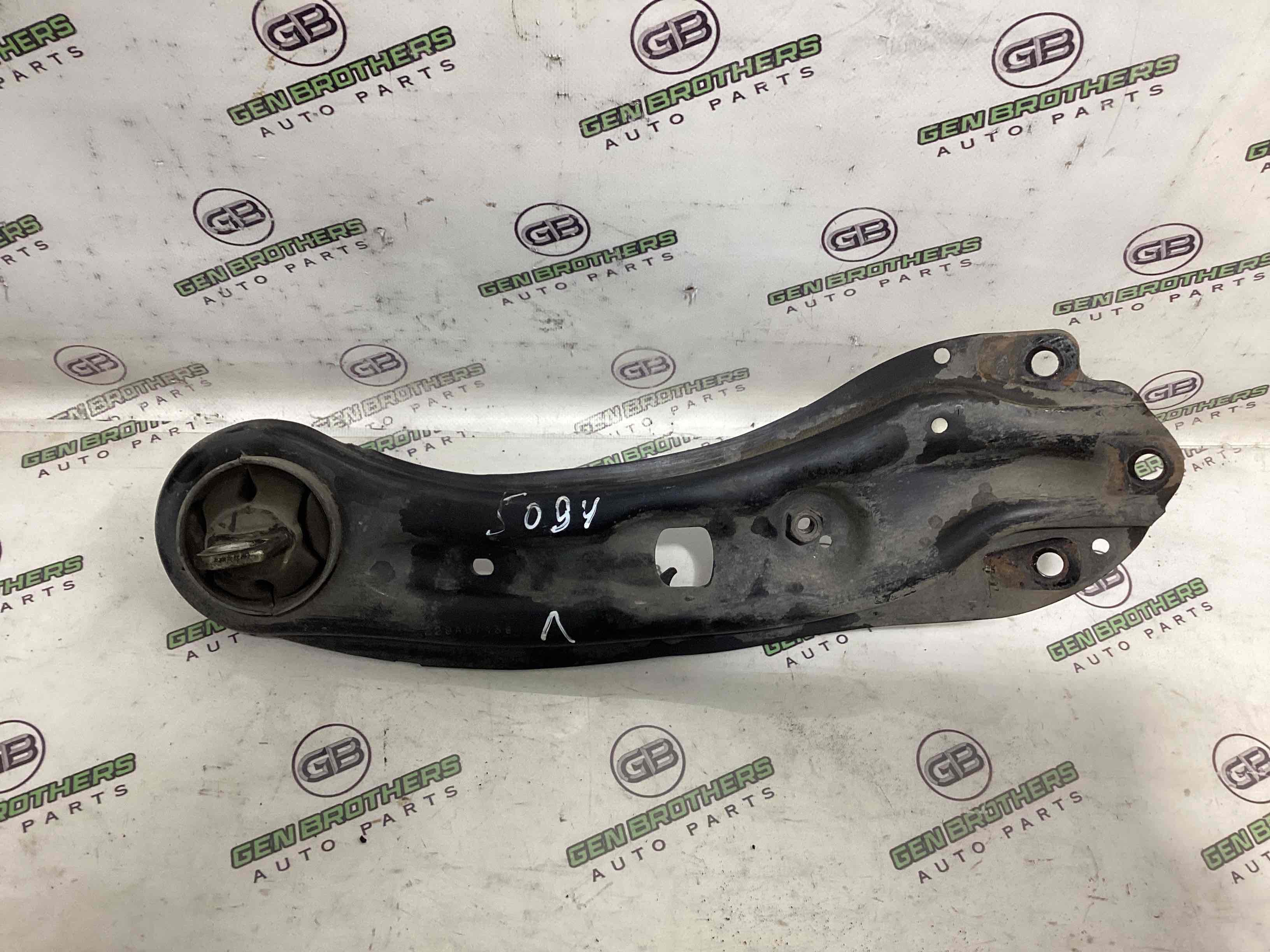 Рычаг задний левый