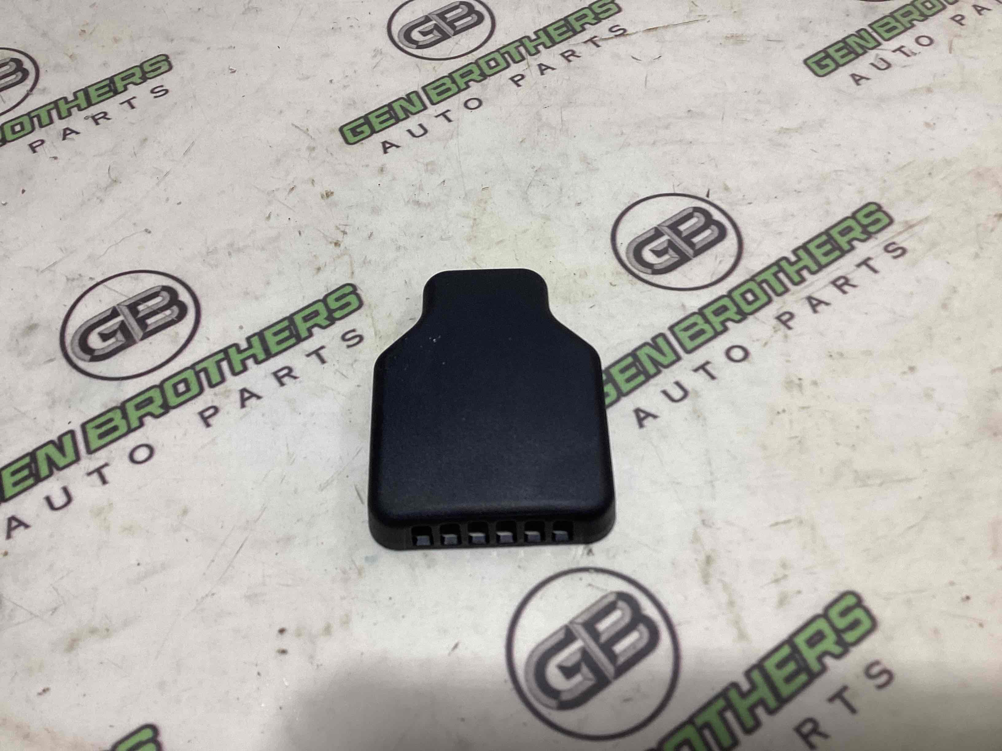 Пластиковые элементы салона