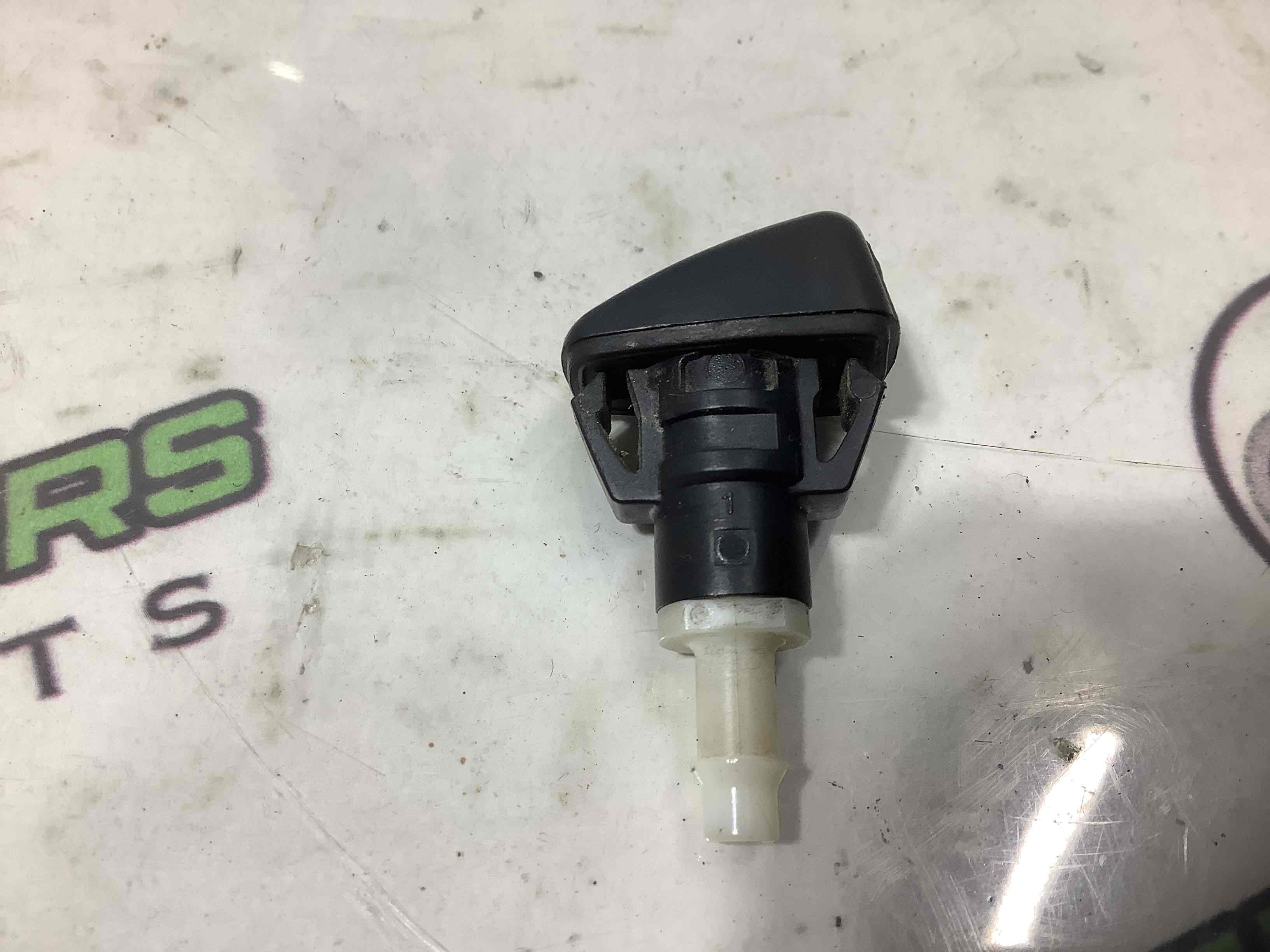 Форсунка омывателя, насос омывателя, шланг омывателя