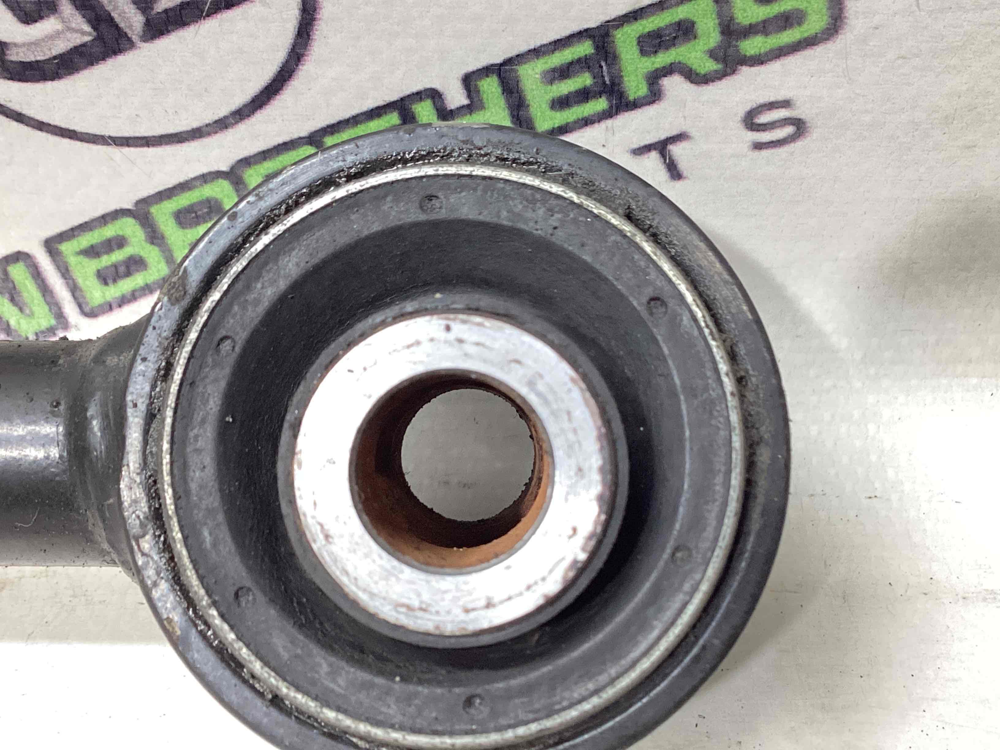 Важіль задній правий