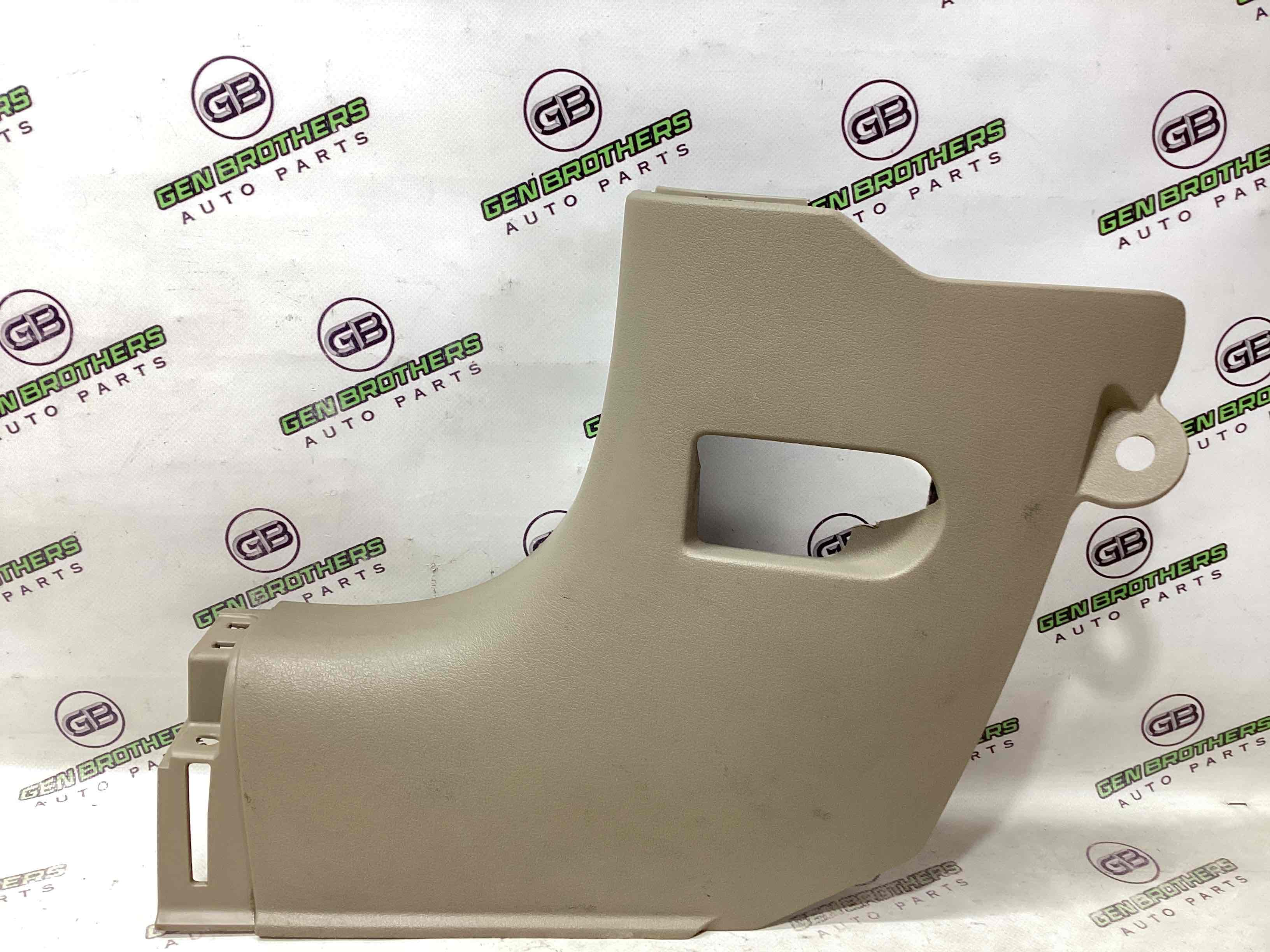 Обшивка передньої стійки ліва