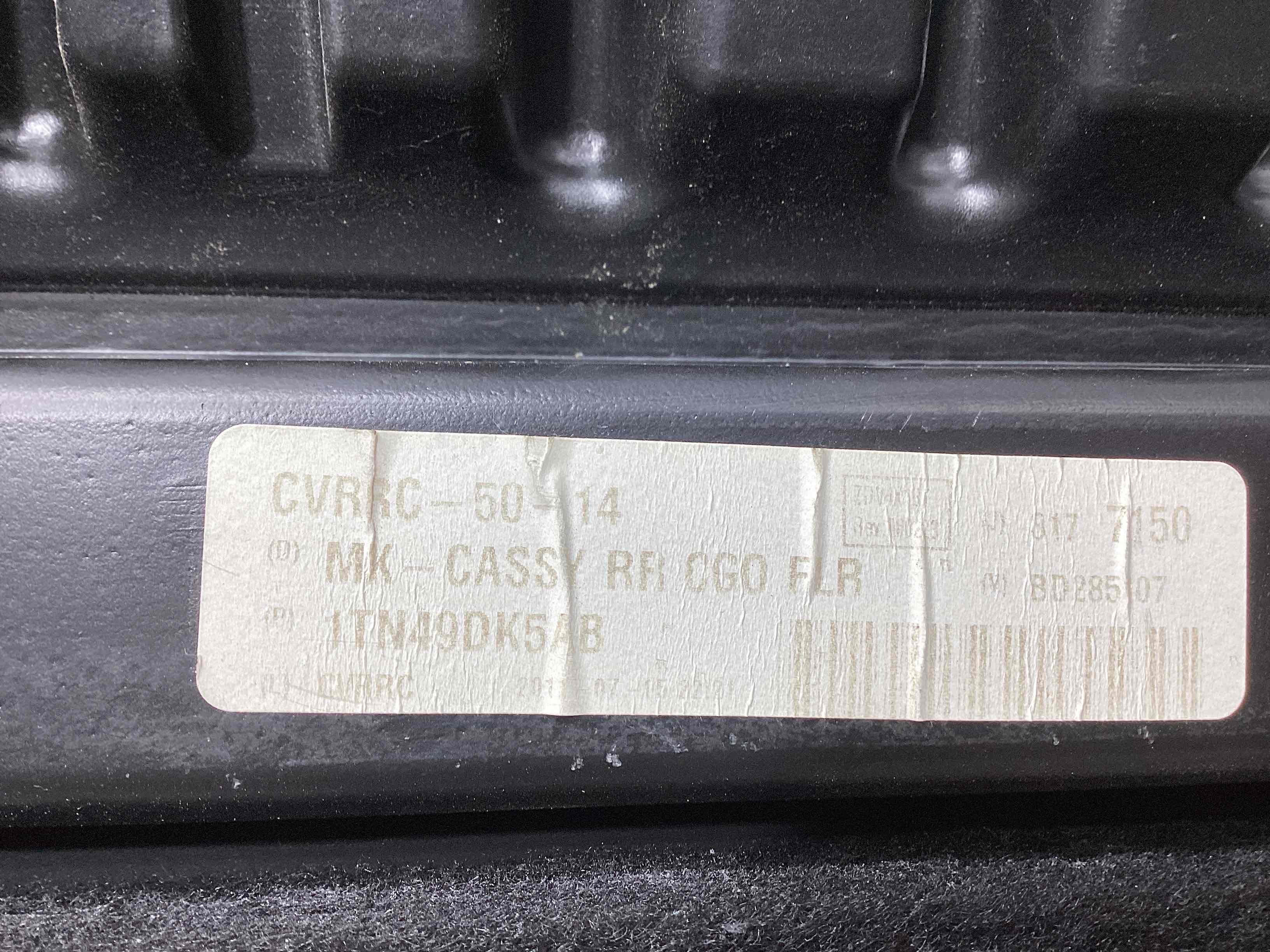 Підлогове покриття багажника, полиця багажника