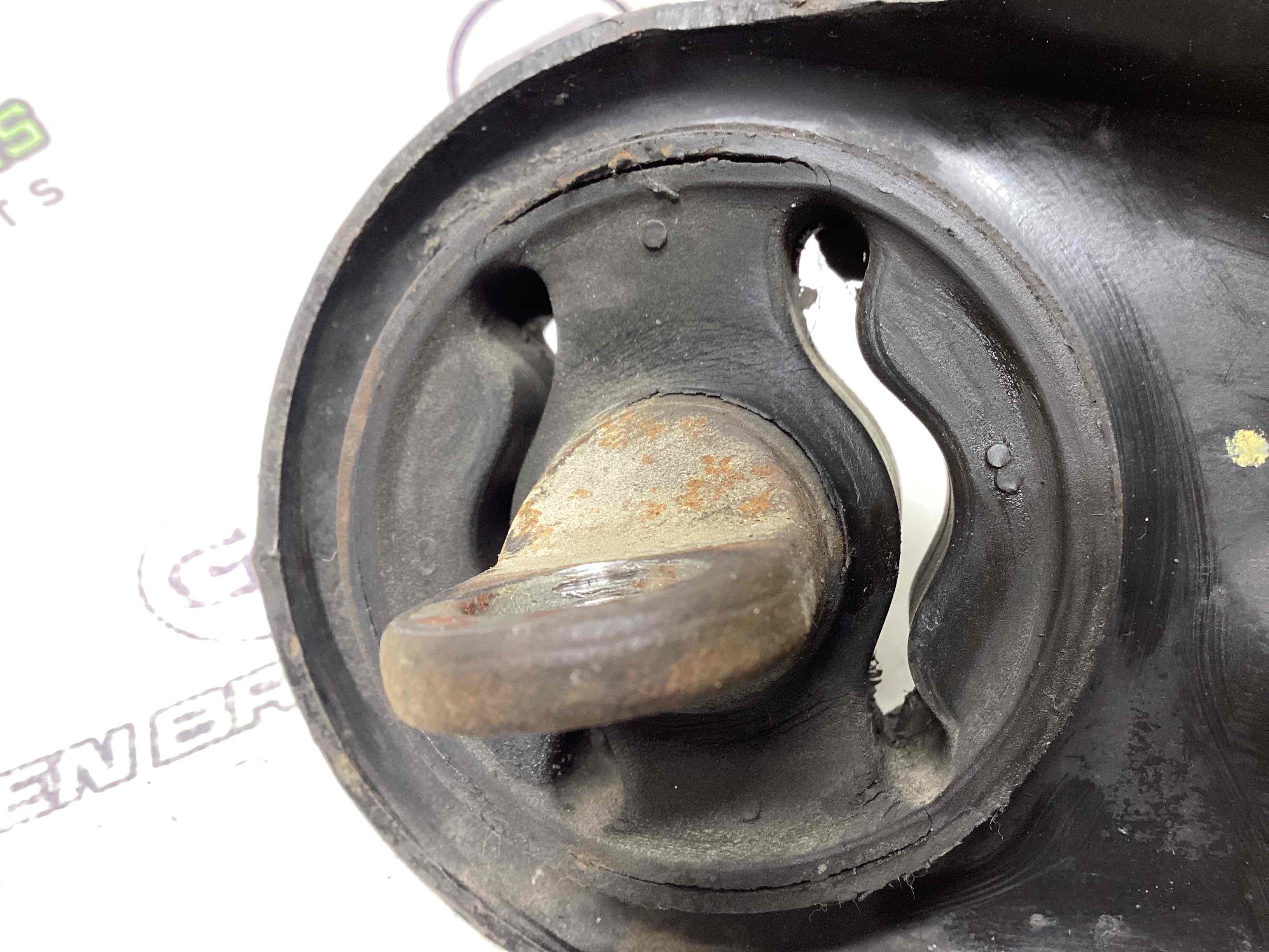 Важіль задній правий