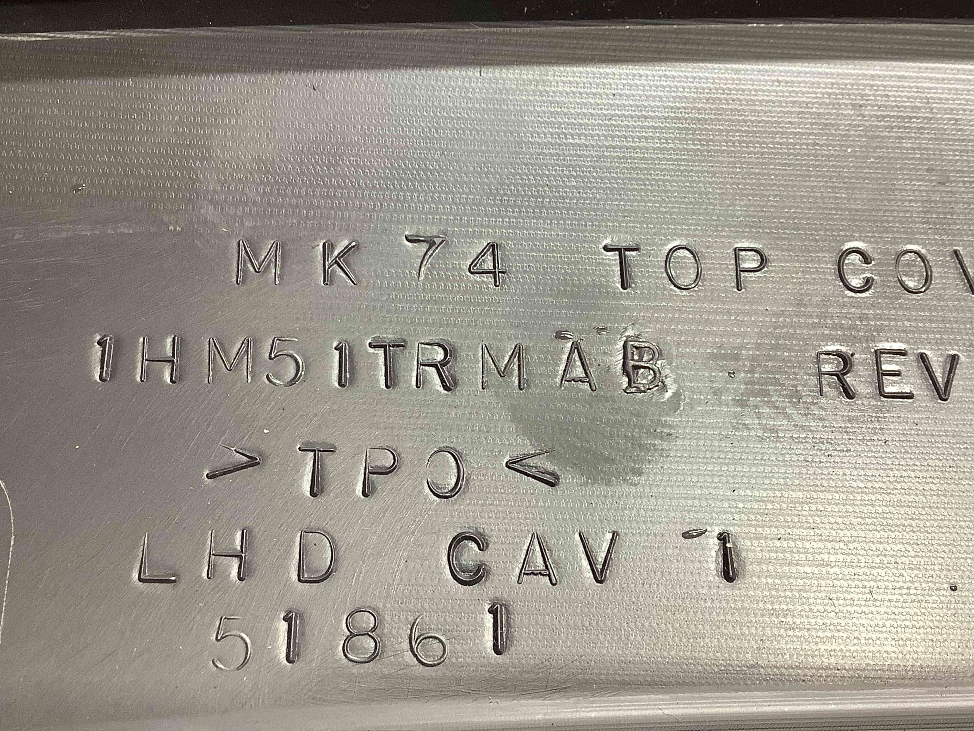 Обшивка панелі приладів торпедо