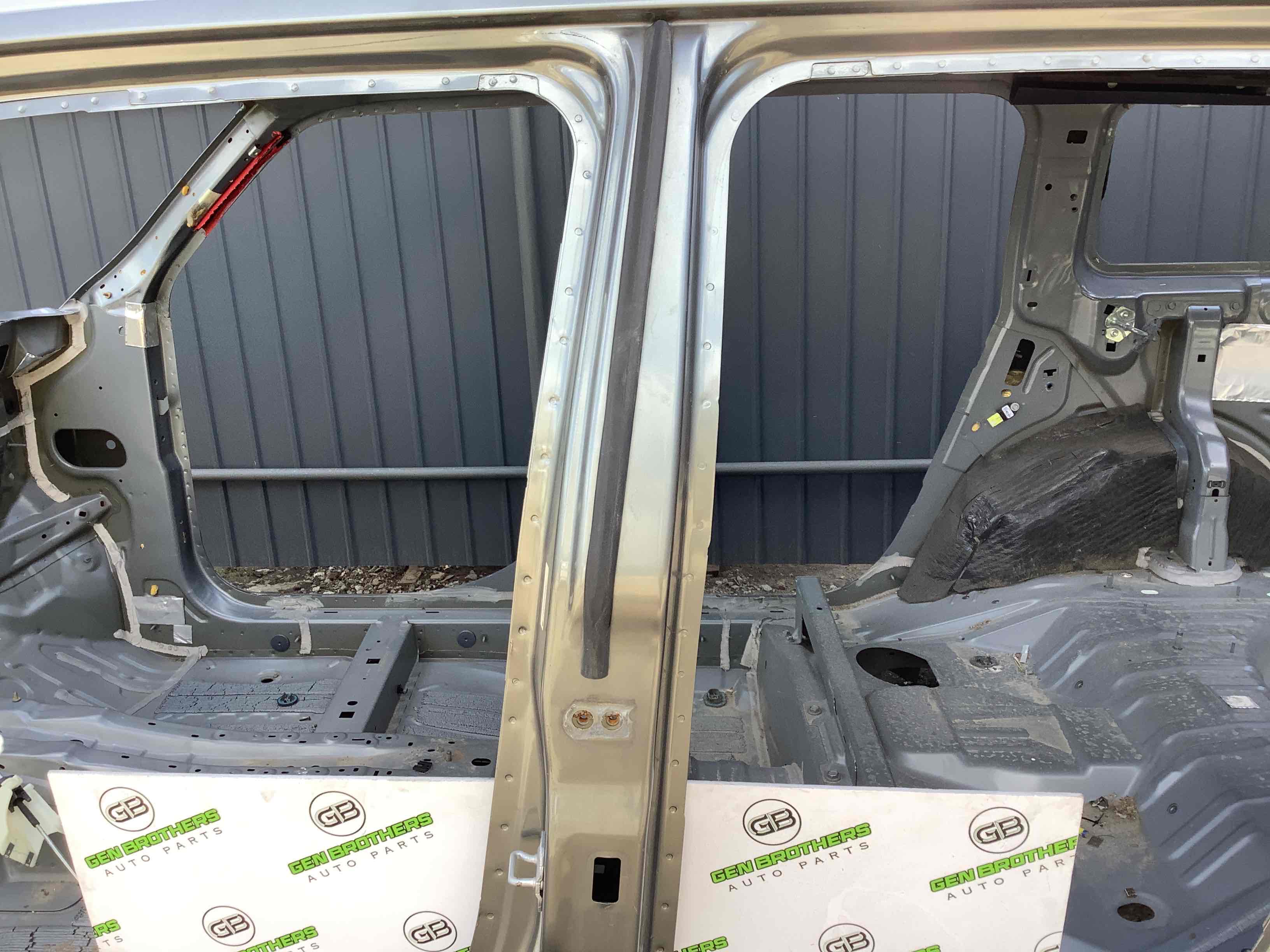 Стійки кузова та пороги