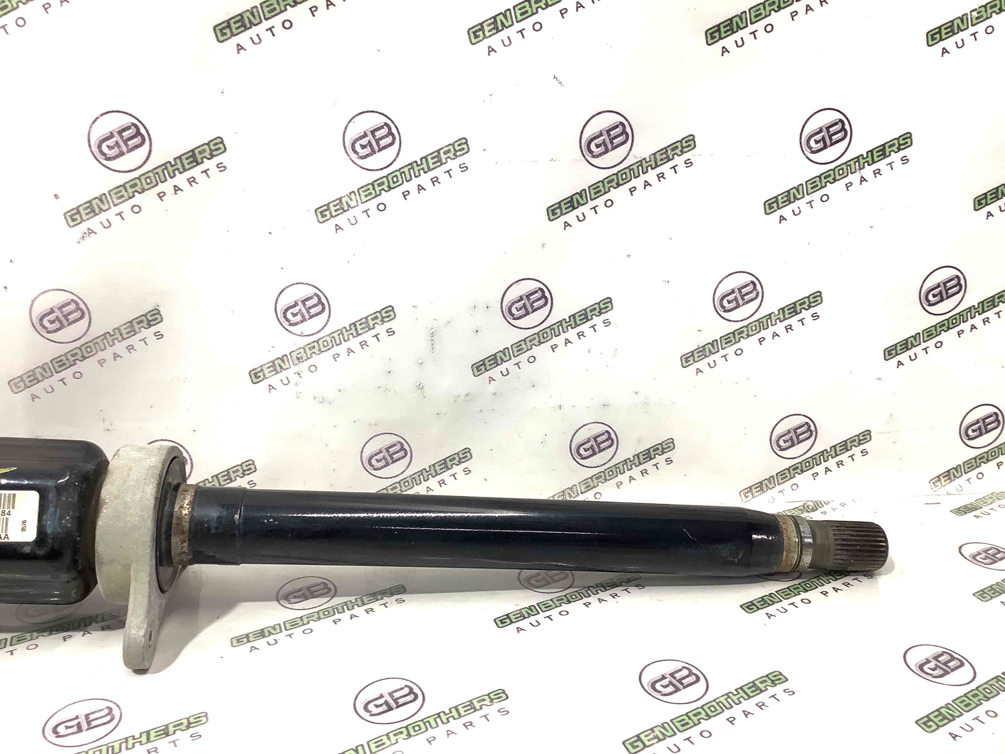 Піввісь передня права (привідний вал, ШРУС)