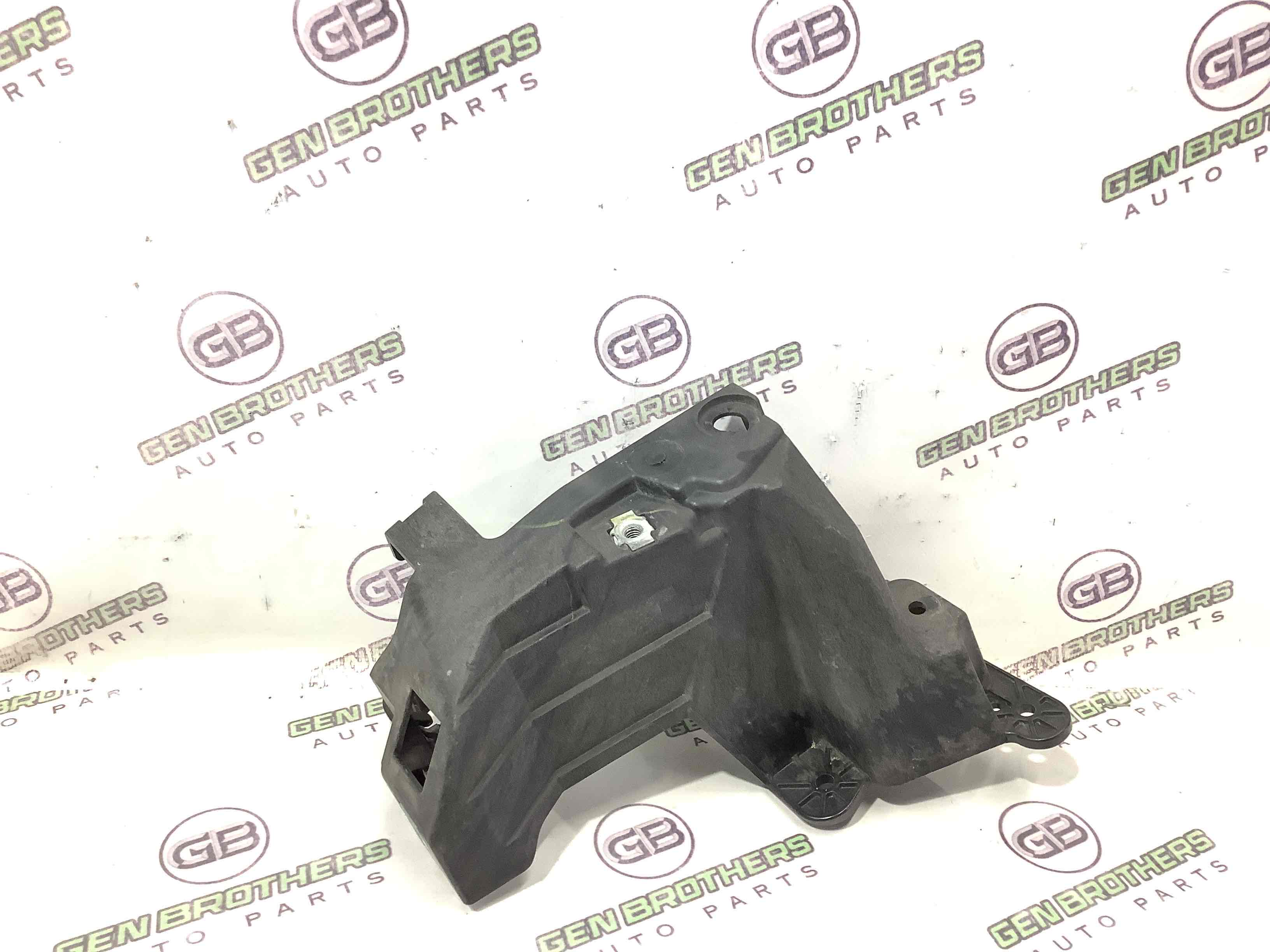 Кріплення переднього бампера праве