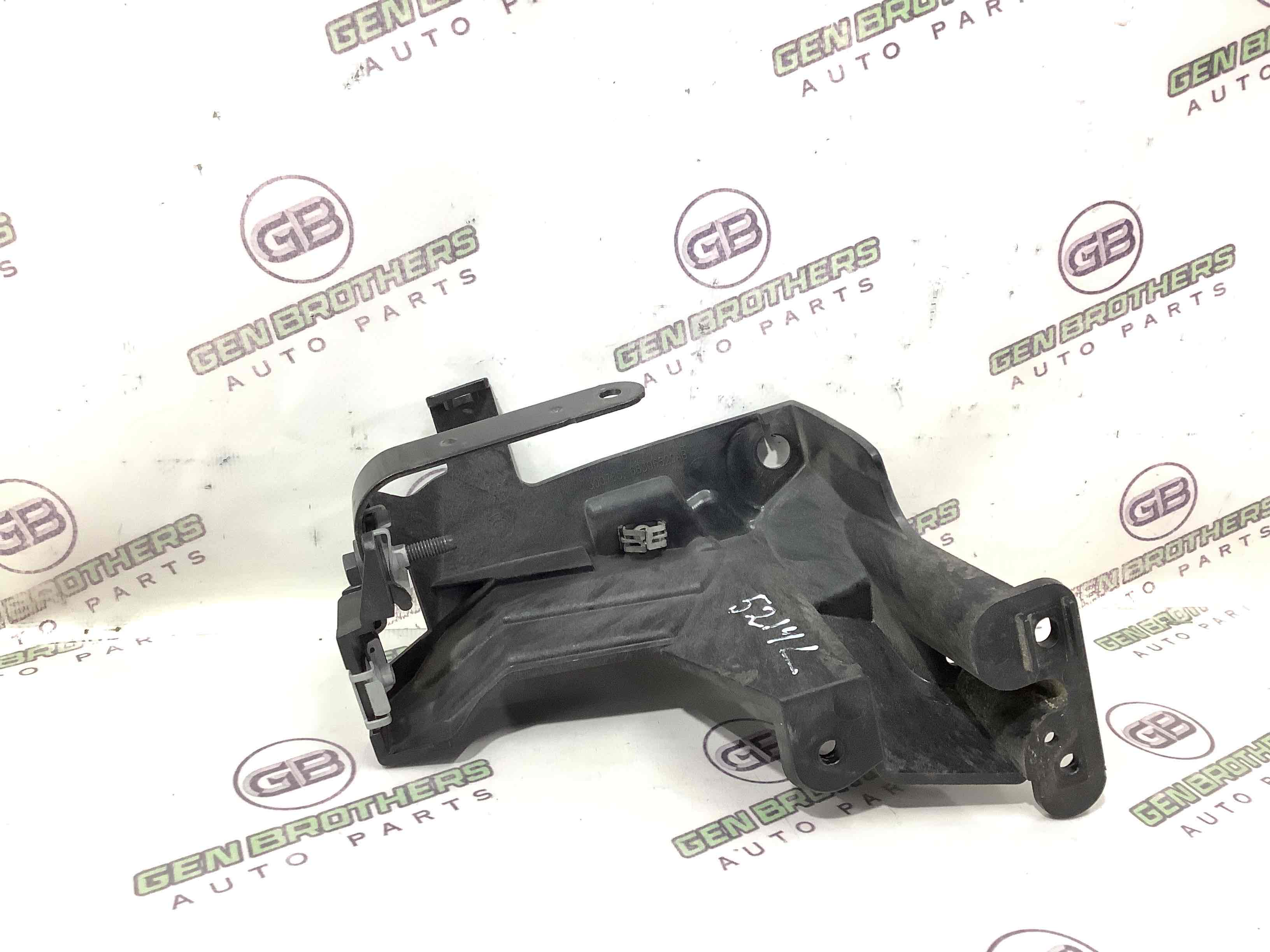 Кріплення переднього бампера ліве