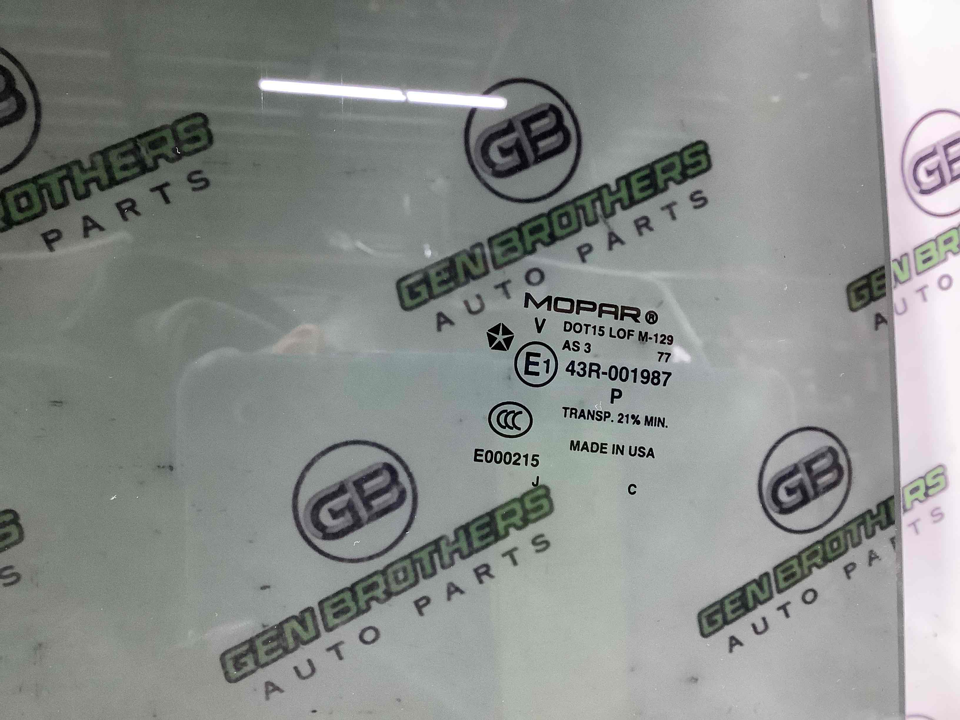 Скло заднє праве