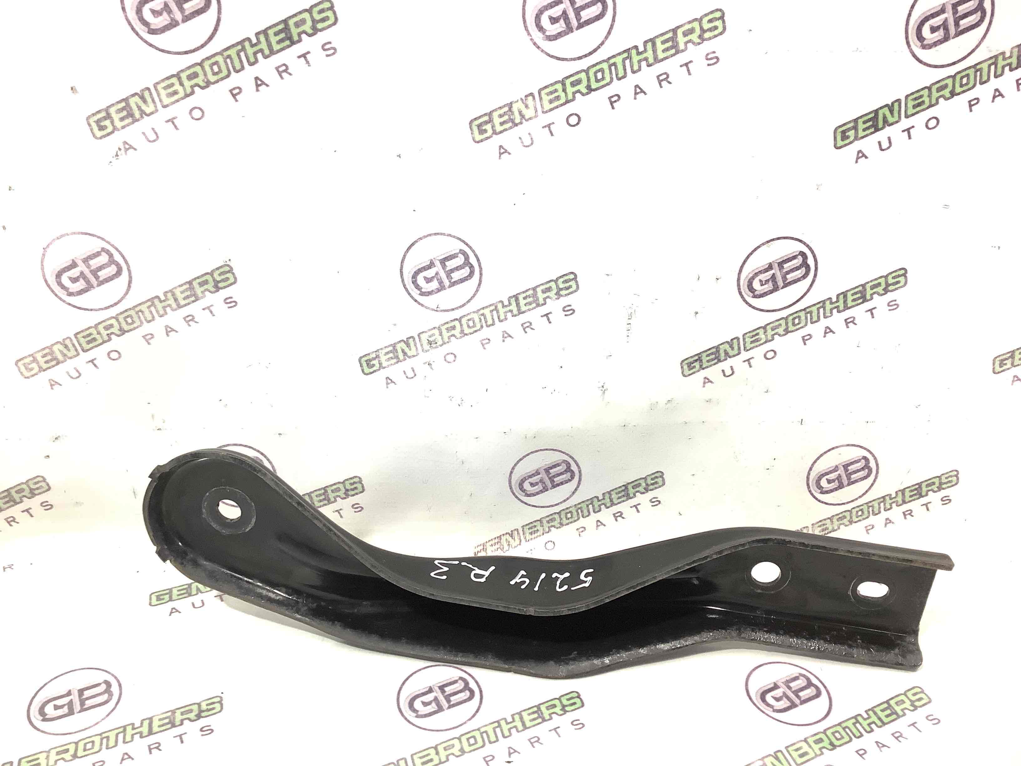 Кронштейн переднього підрамника