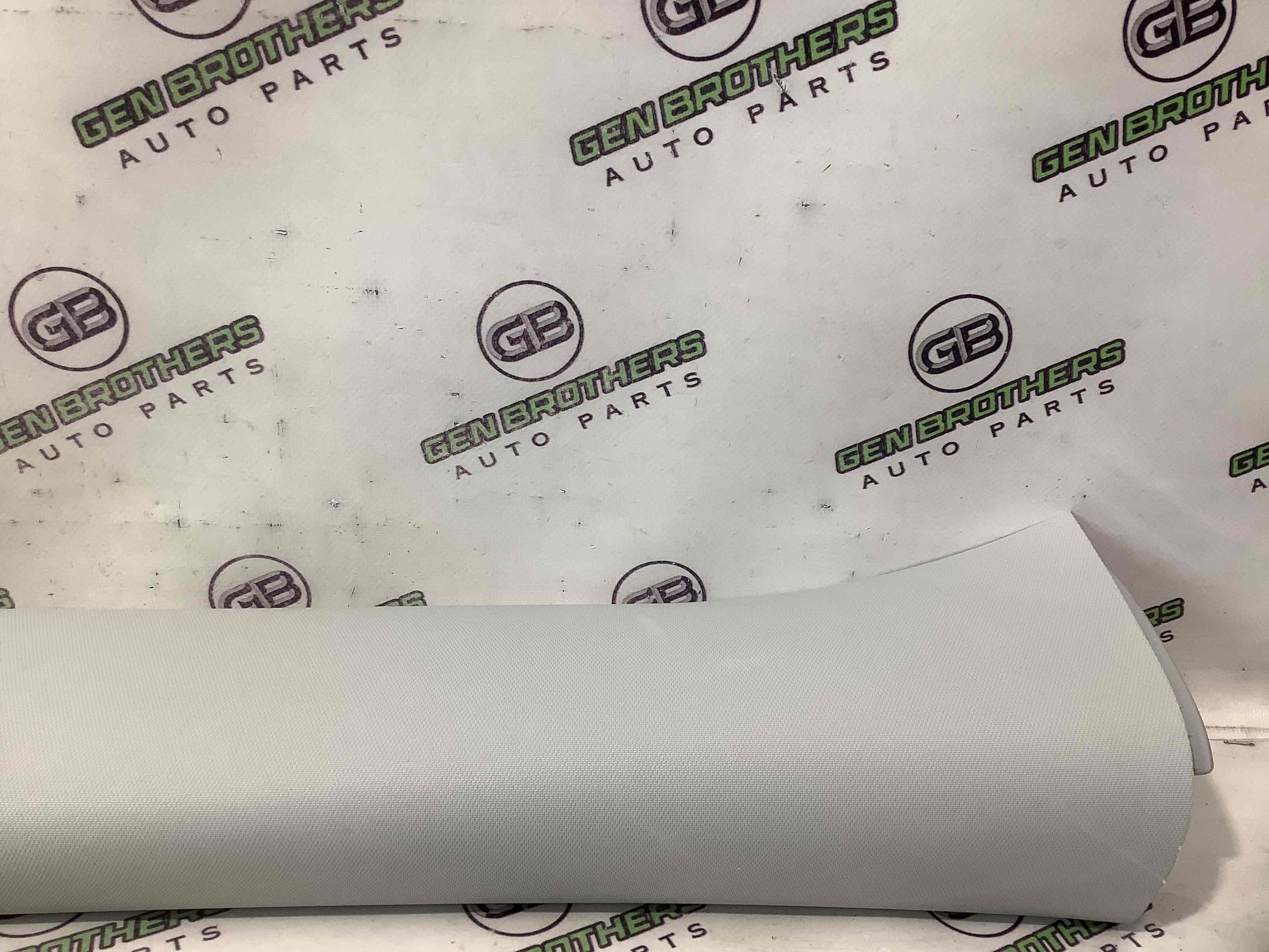 Обшивка передньої стійки права