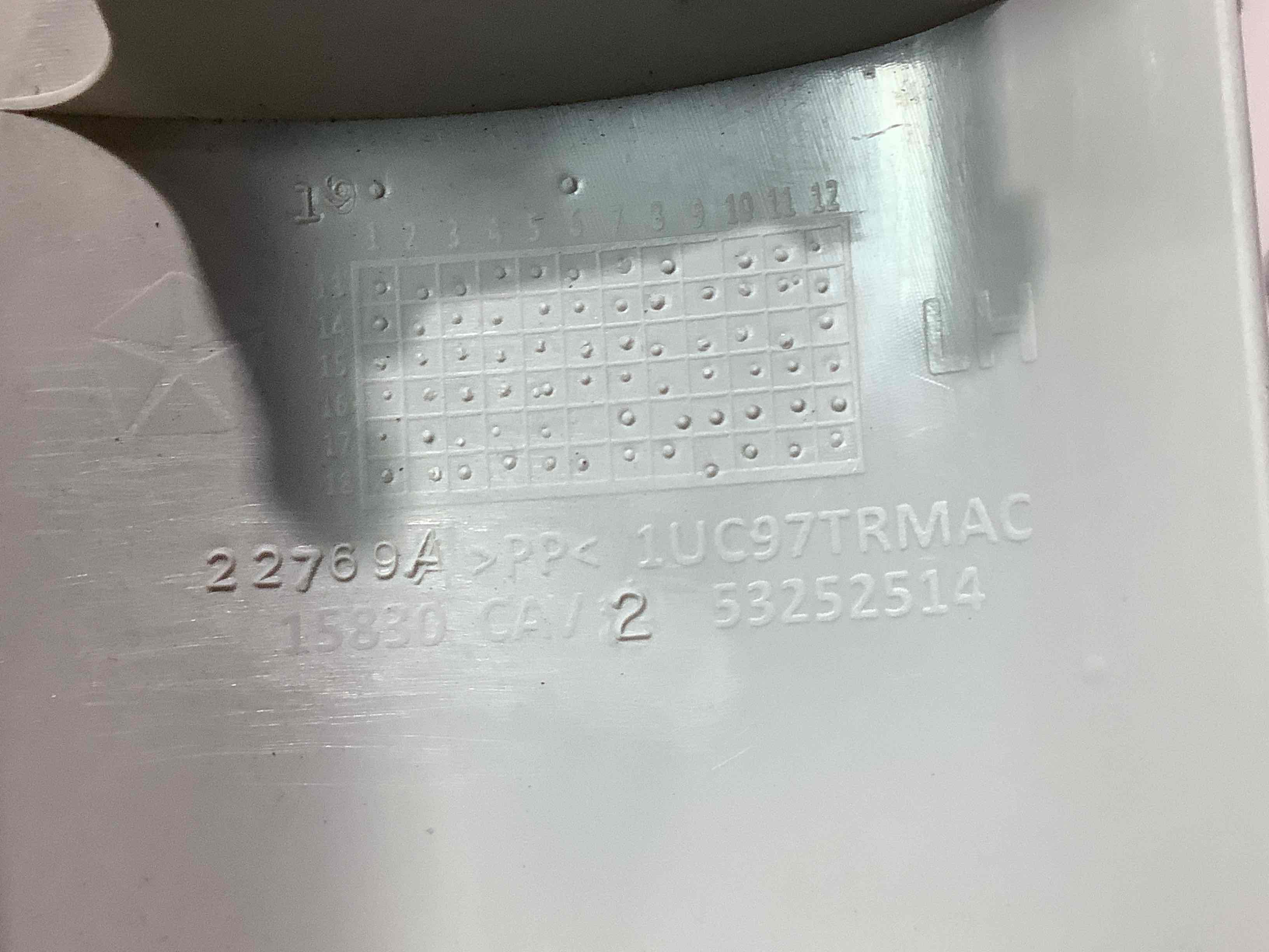 Обшивка передньої стійки ліва