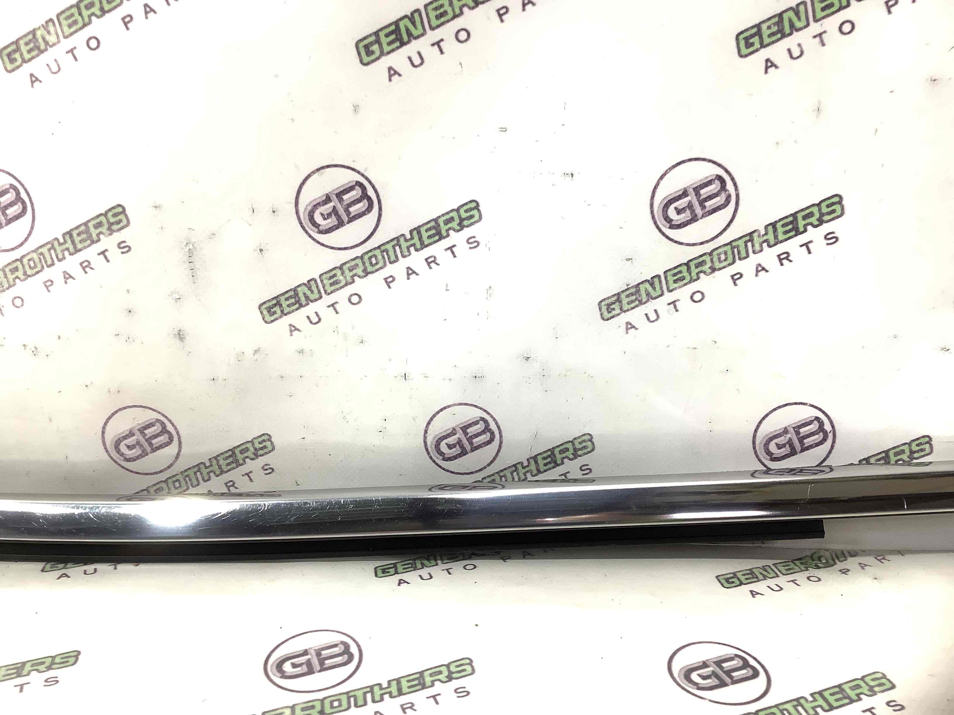 Молдинг двері передньої правої