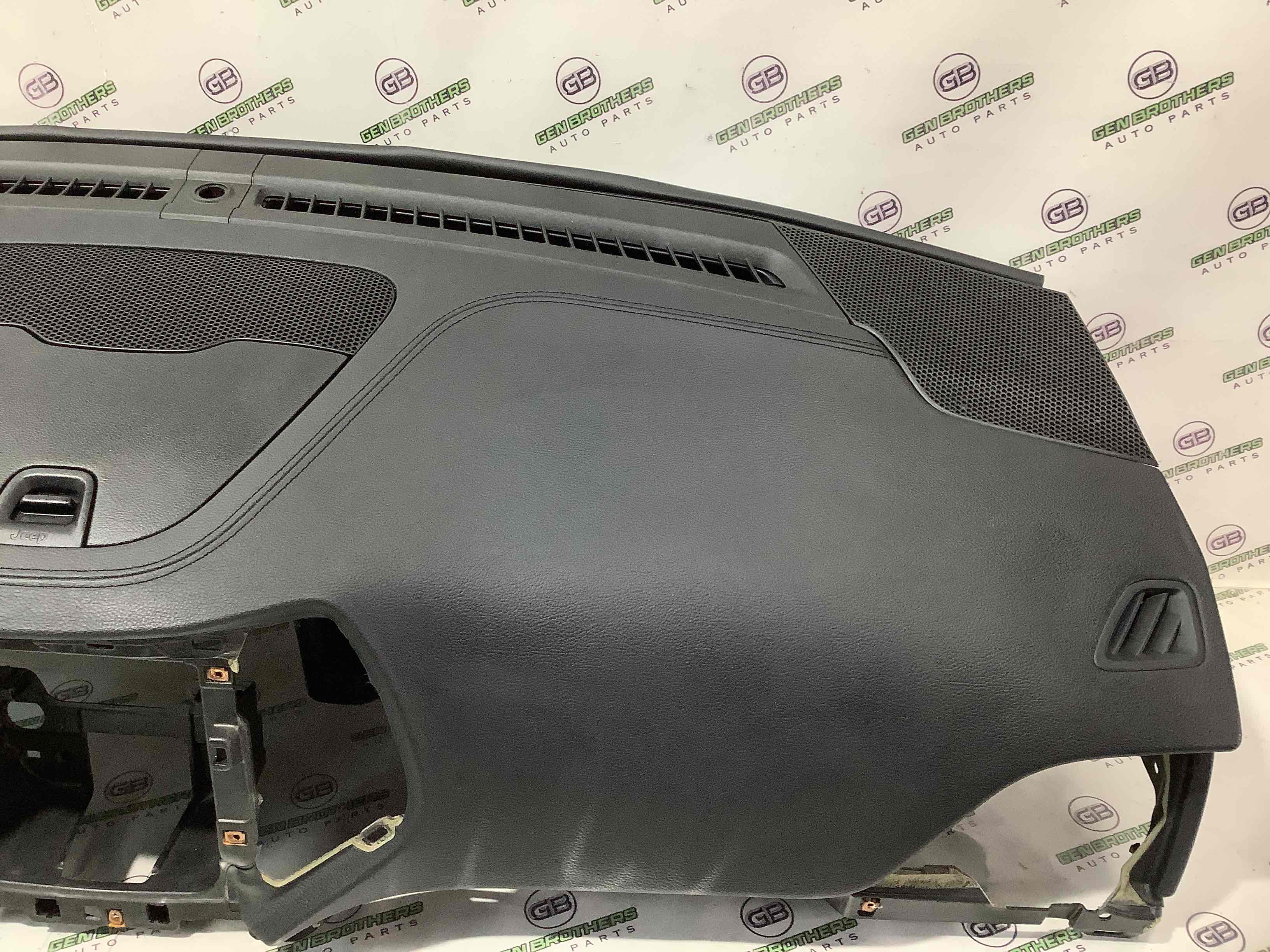 Панель передня салону торпедо