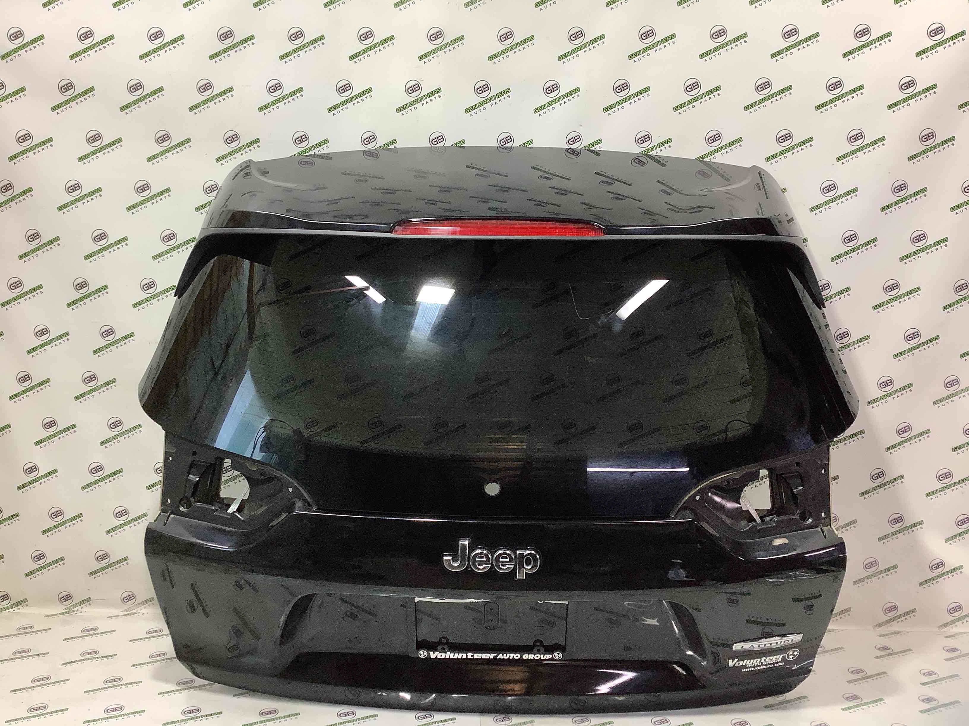 Кришка багажника, двері багажника