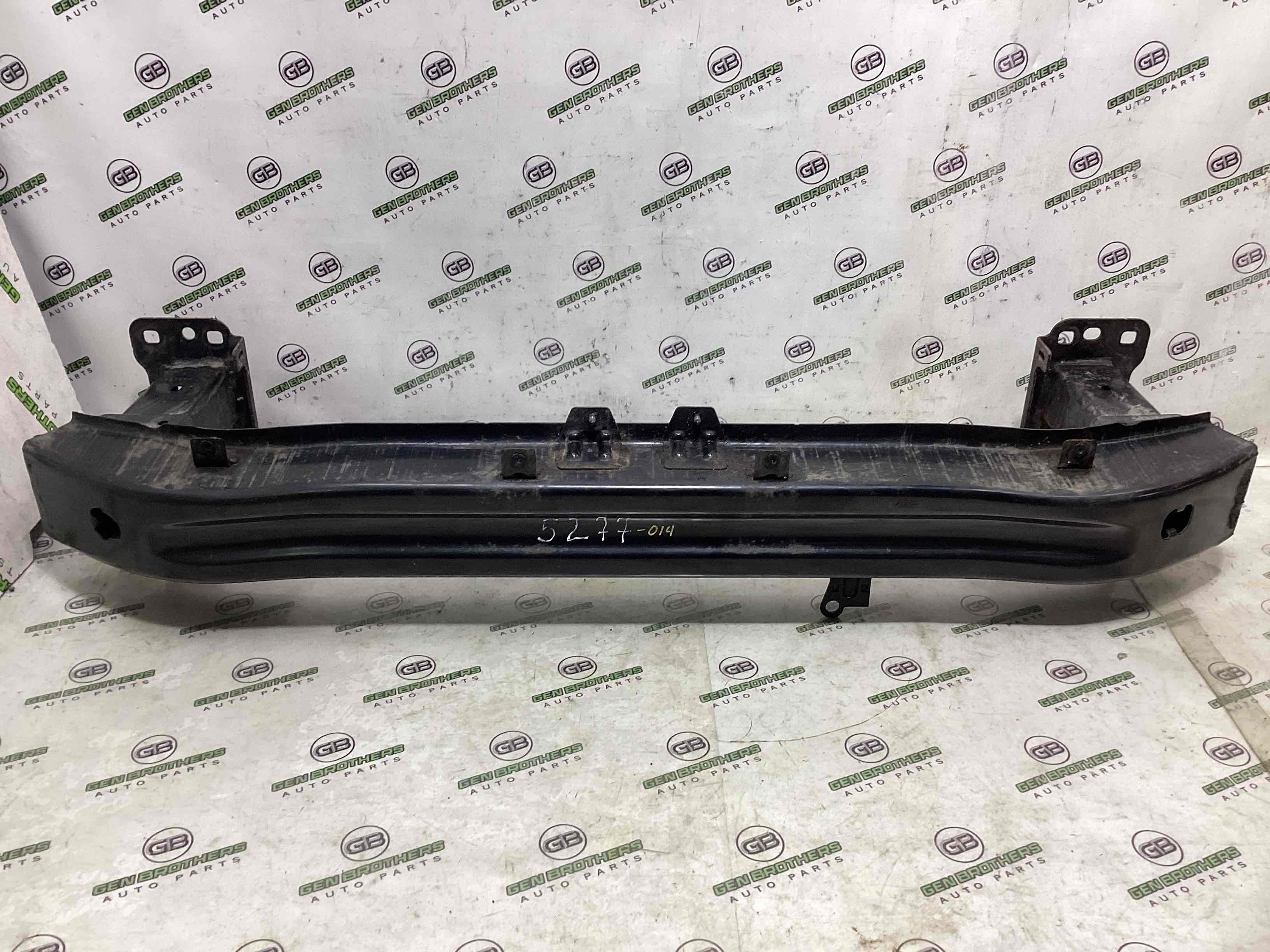 Підсилювач бампера переднього