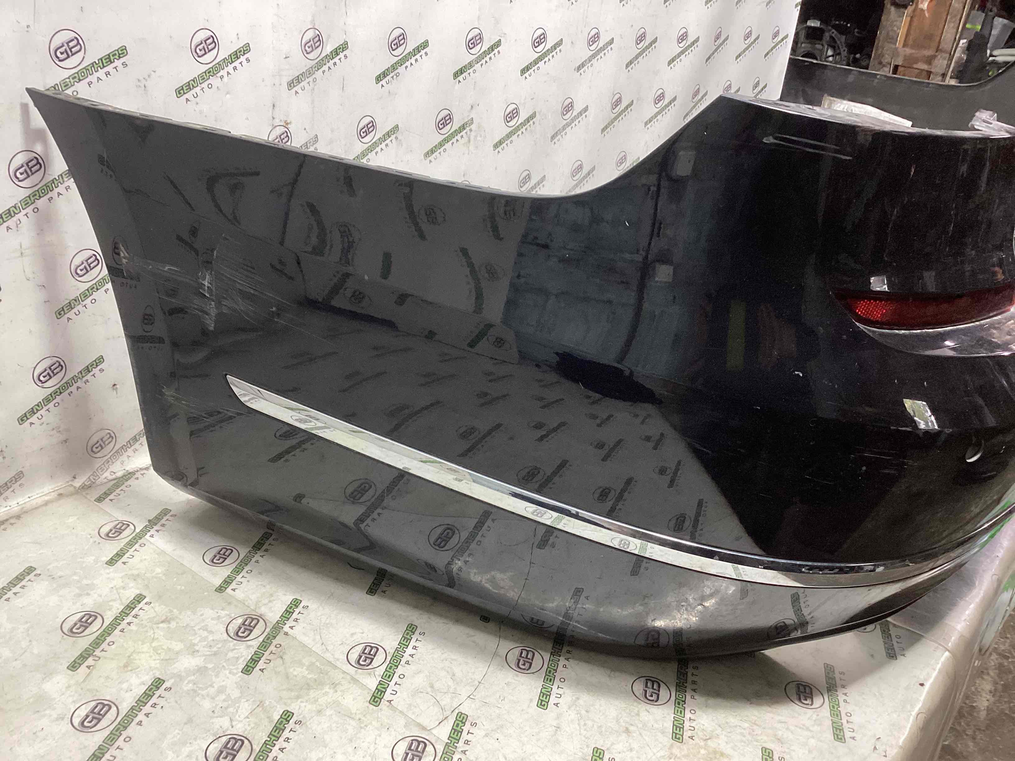 Бампер задній