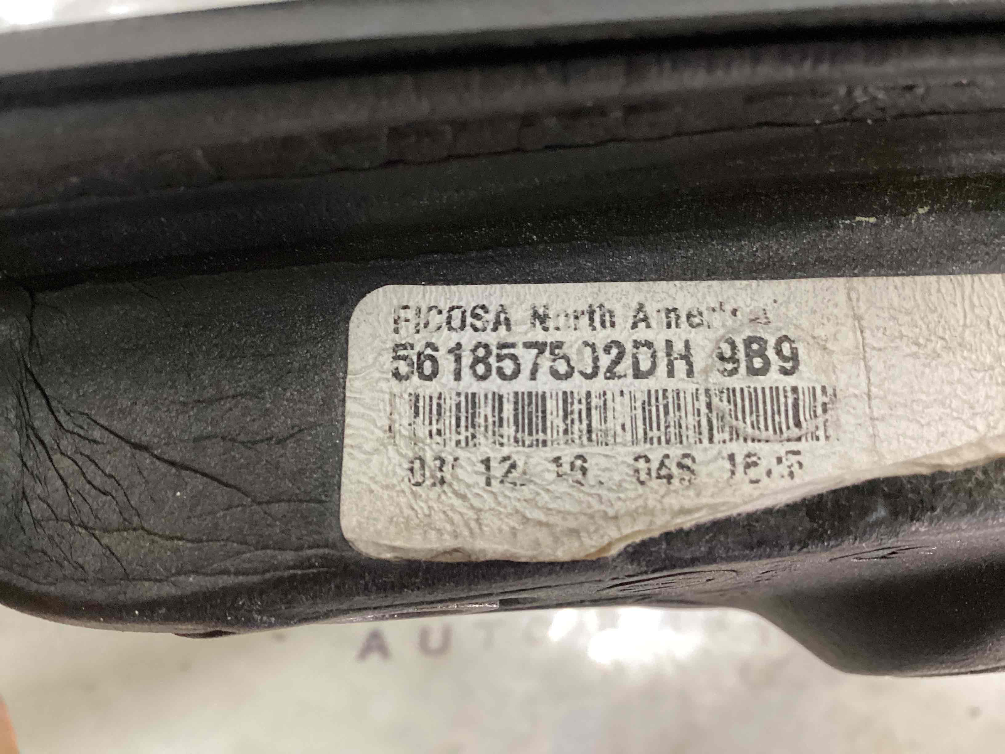 Дзеркало зовнішнє праве