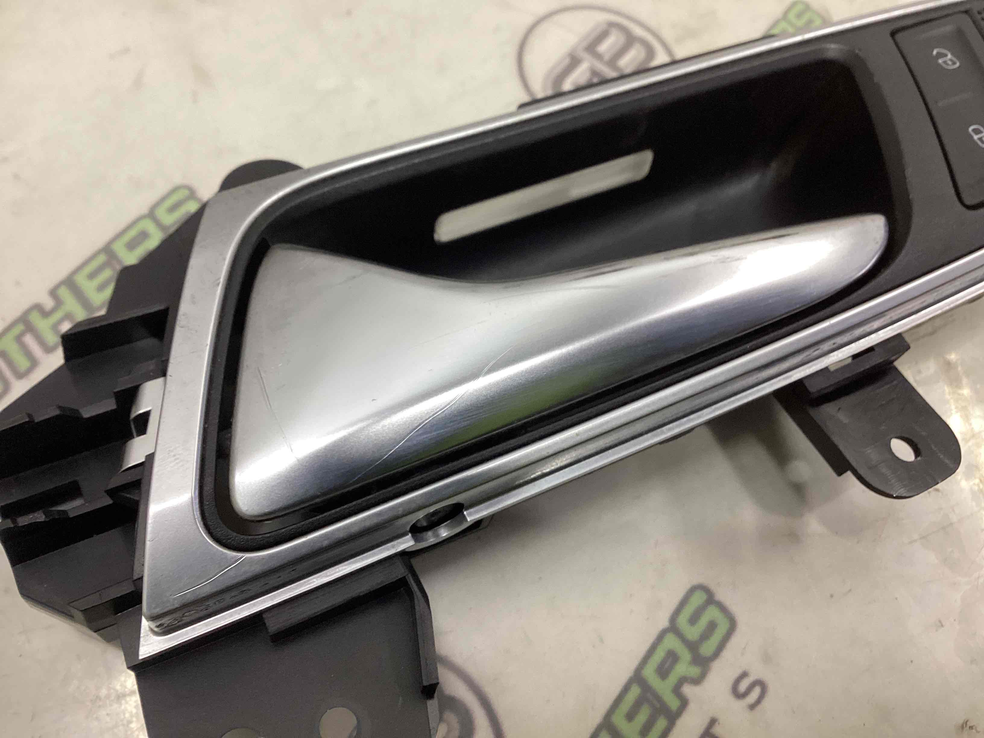 Ручка дверей салону внутрішня, поручень