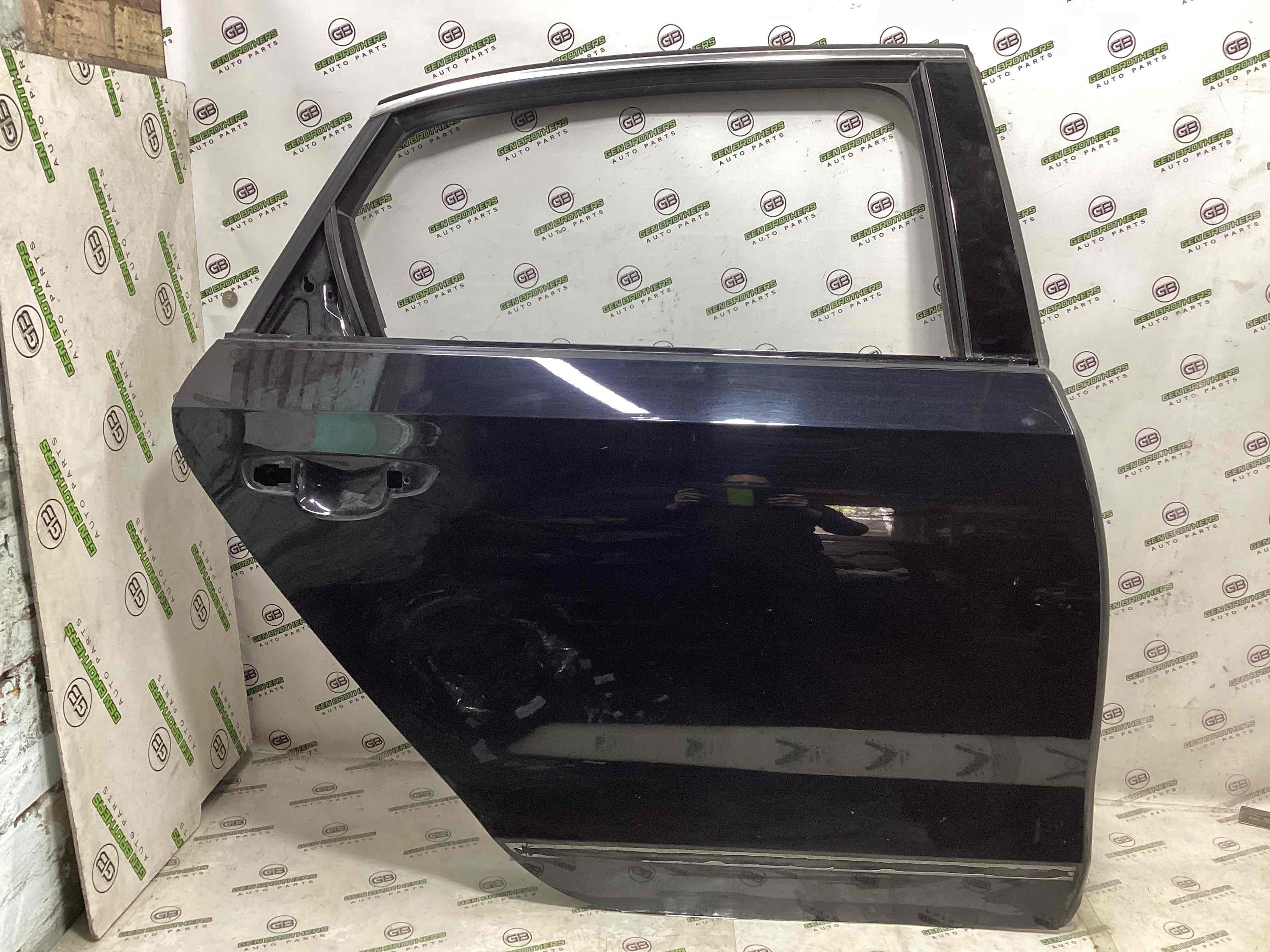 Двері задні права