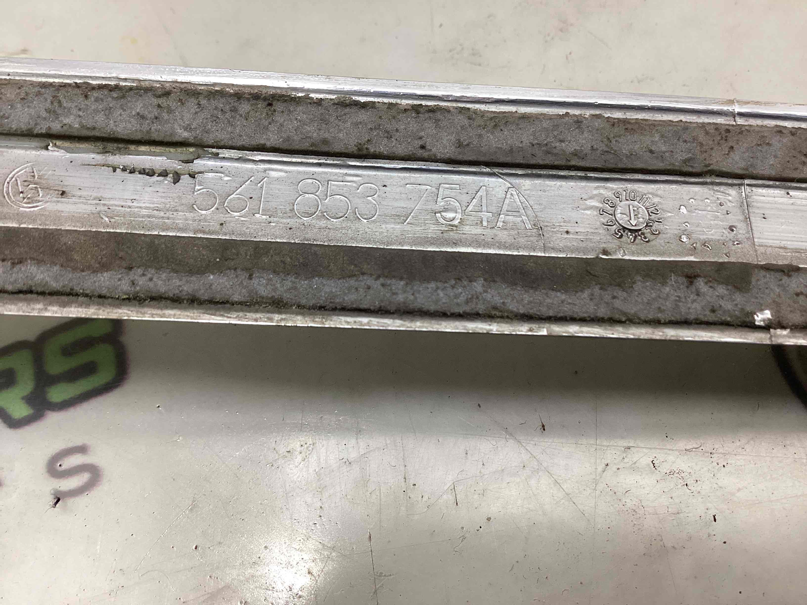 Молдинг двері задньої правої