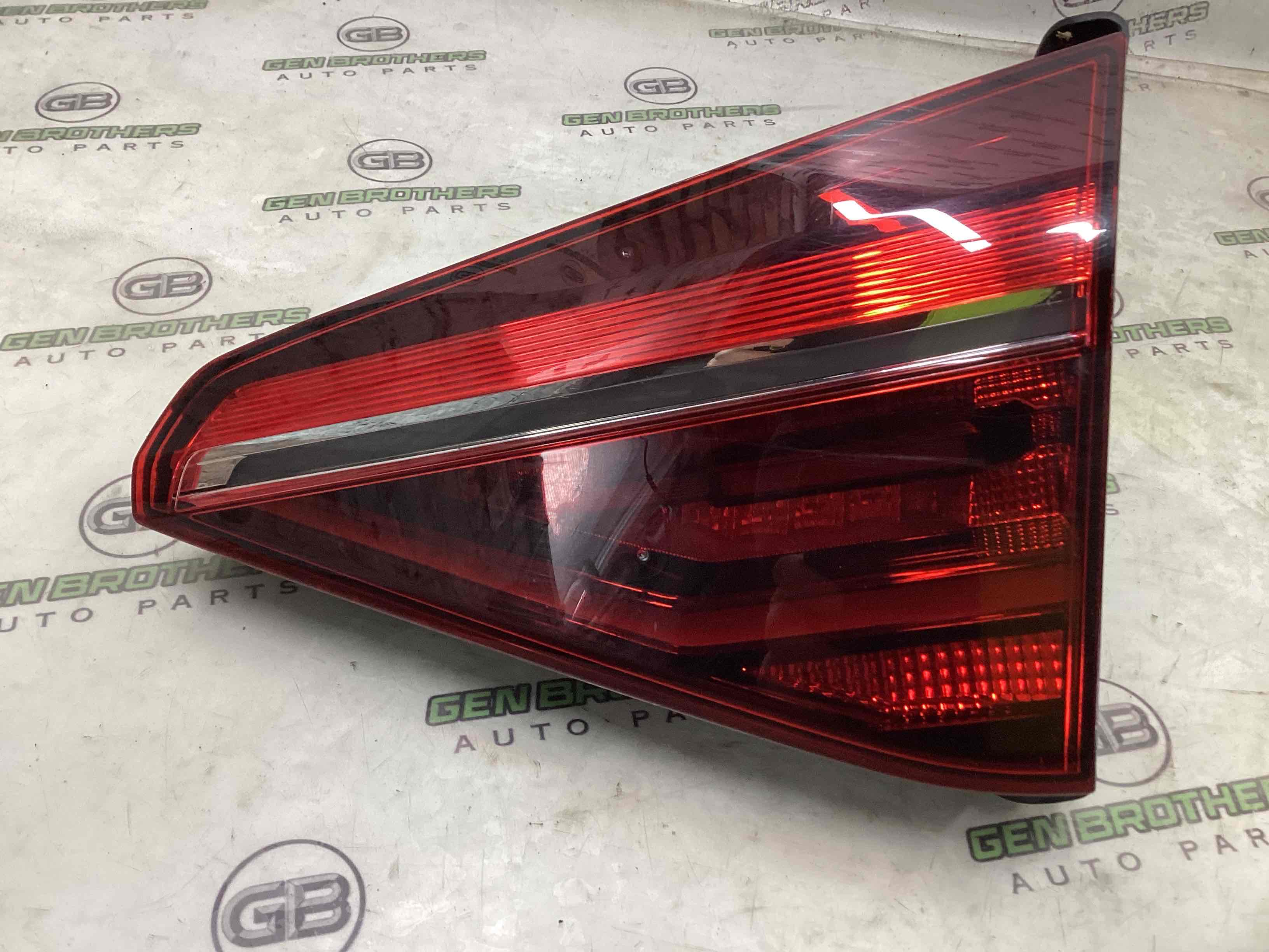 Ліхтар задній правий