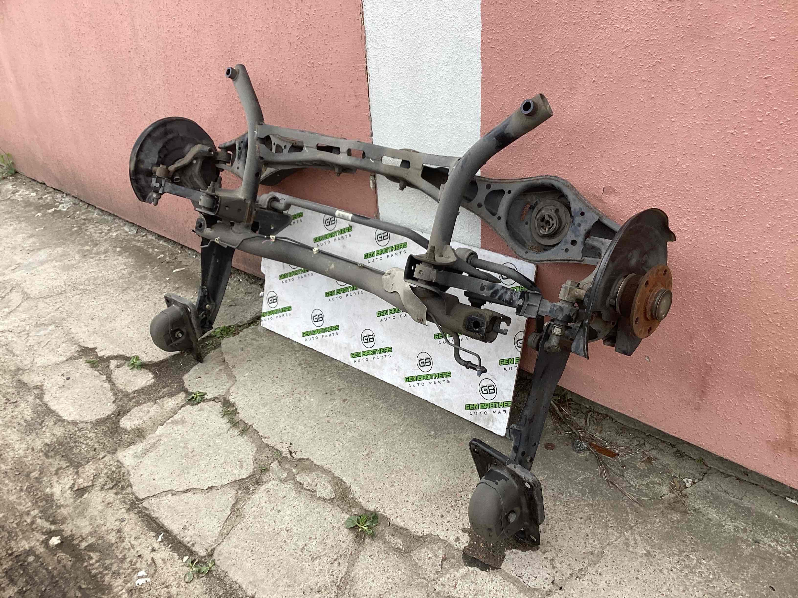 Балка підвіски задня підрамник