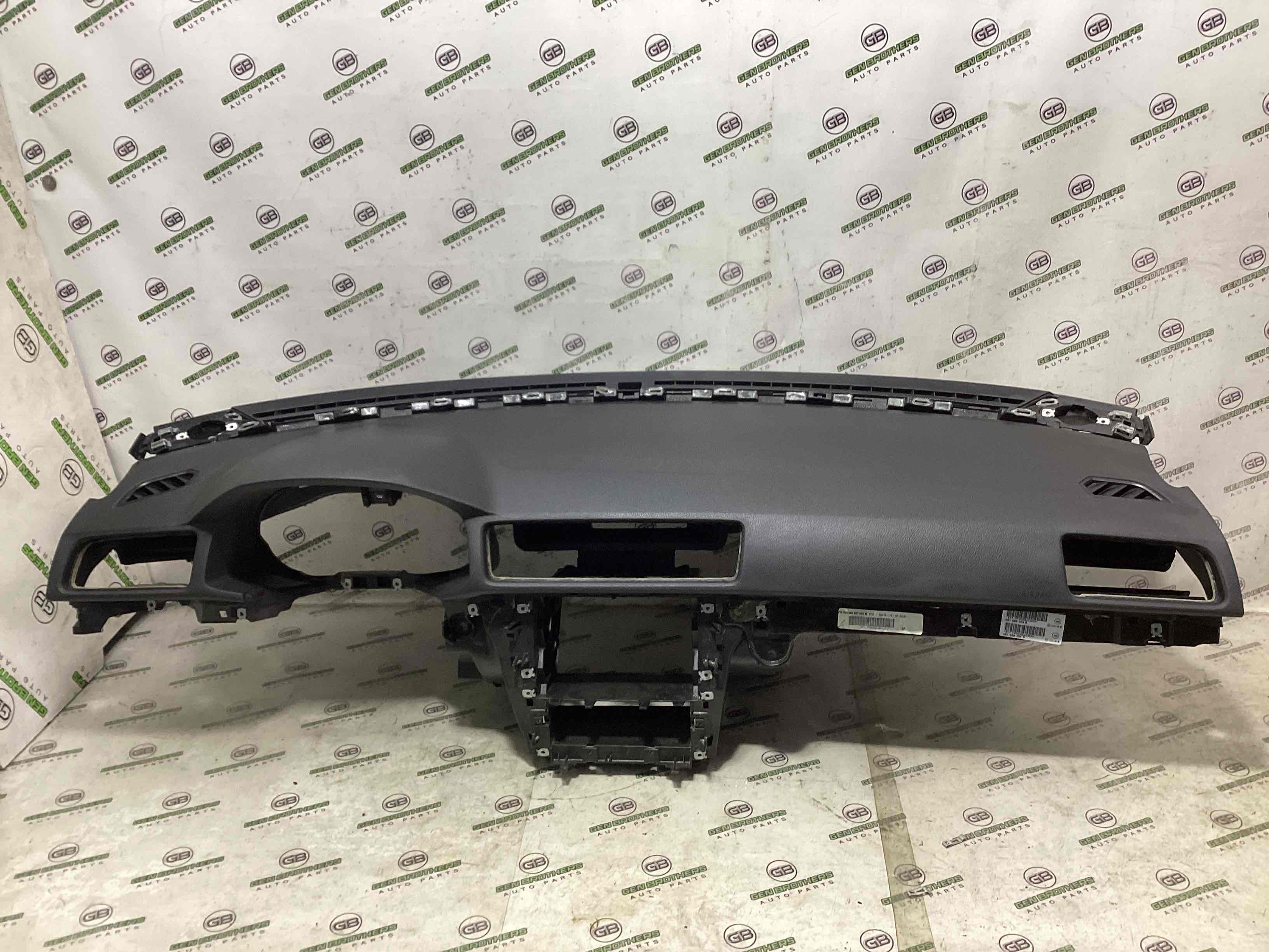 Панель передня салону торпедо