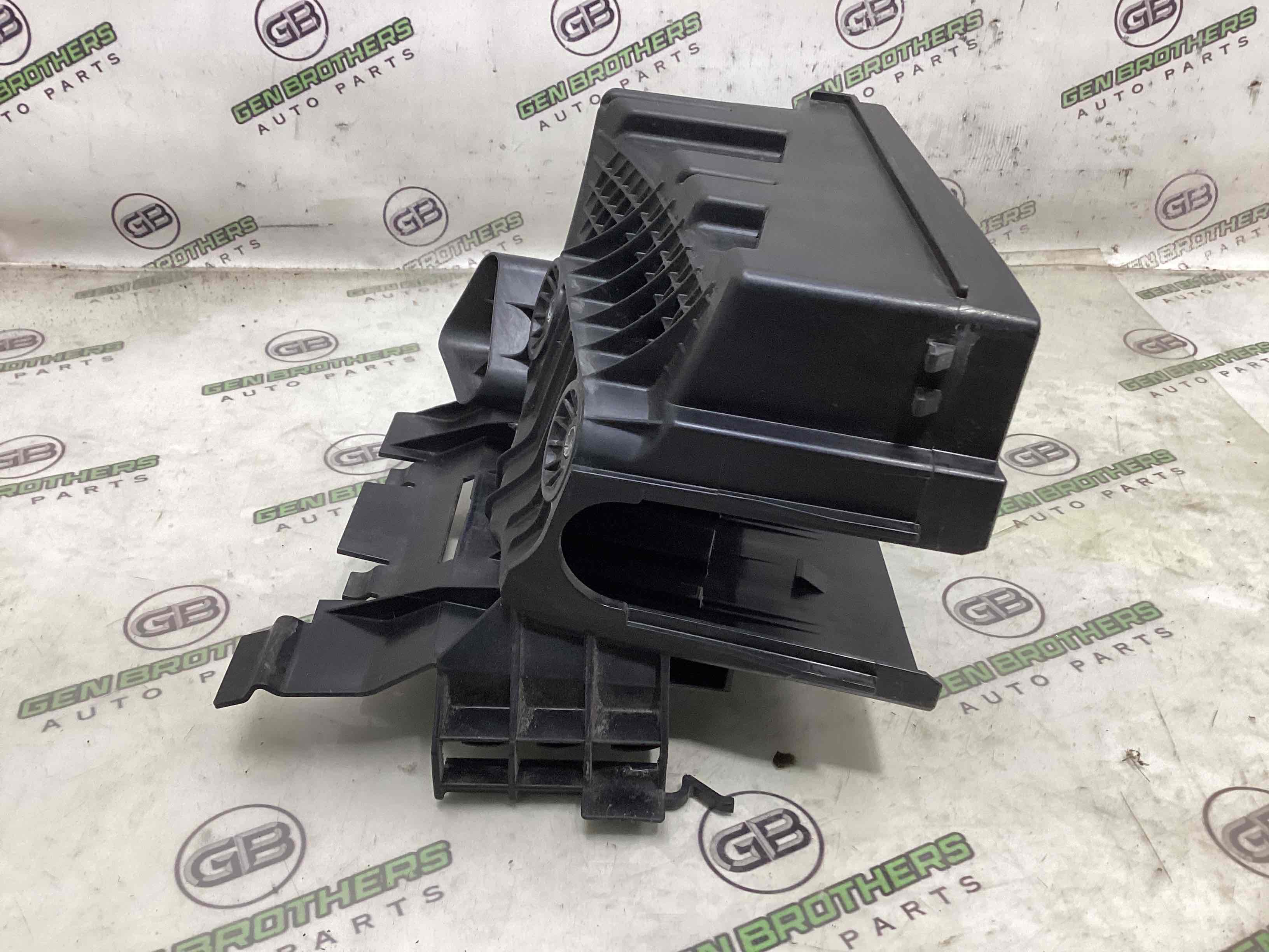 Кришка корпус блоку запобіжників