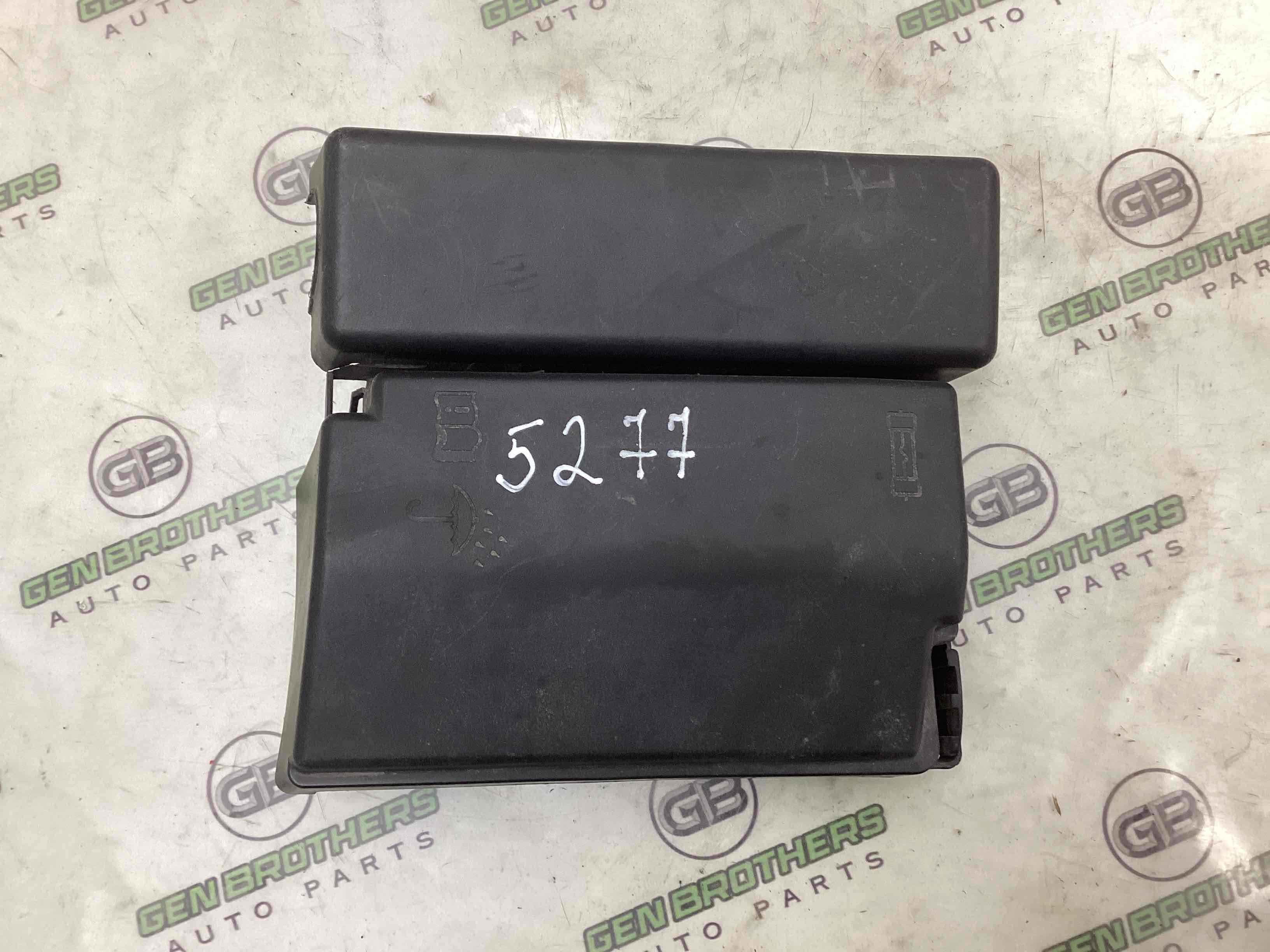 Кришка корпус блоку запобіжників