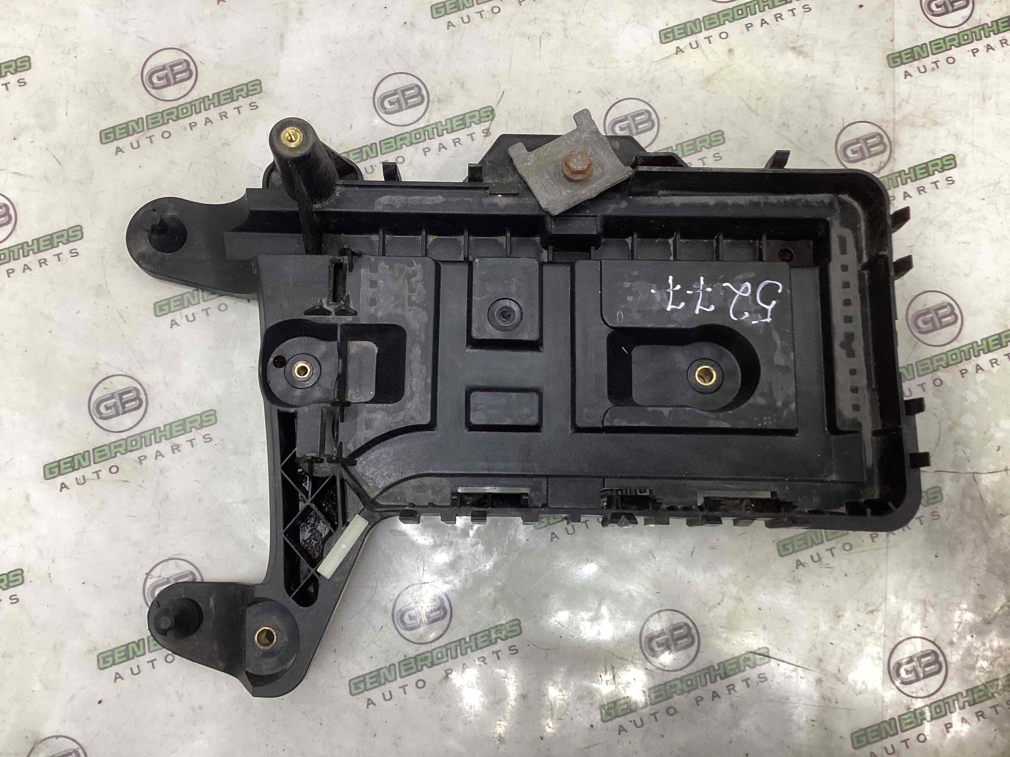 Полиця акумулятора, кришка, кріплення майданчик АКБ