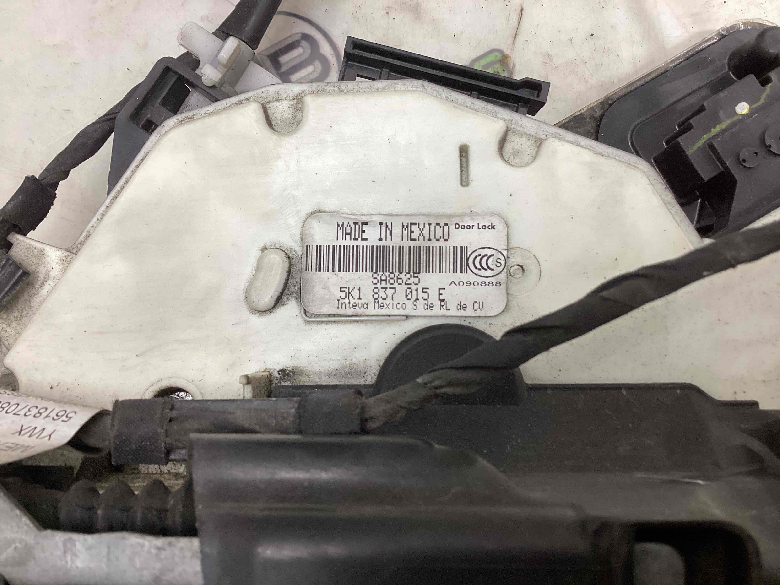 Замок дверей передньої лівої