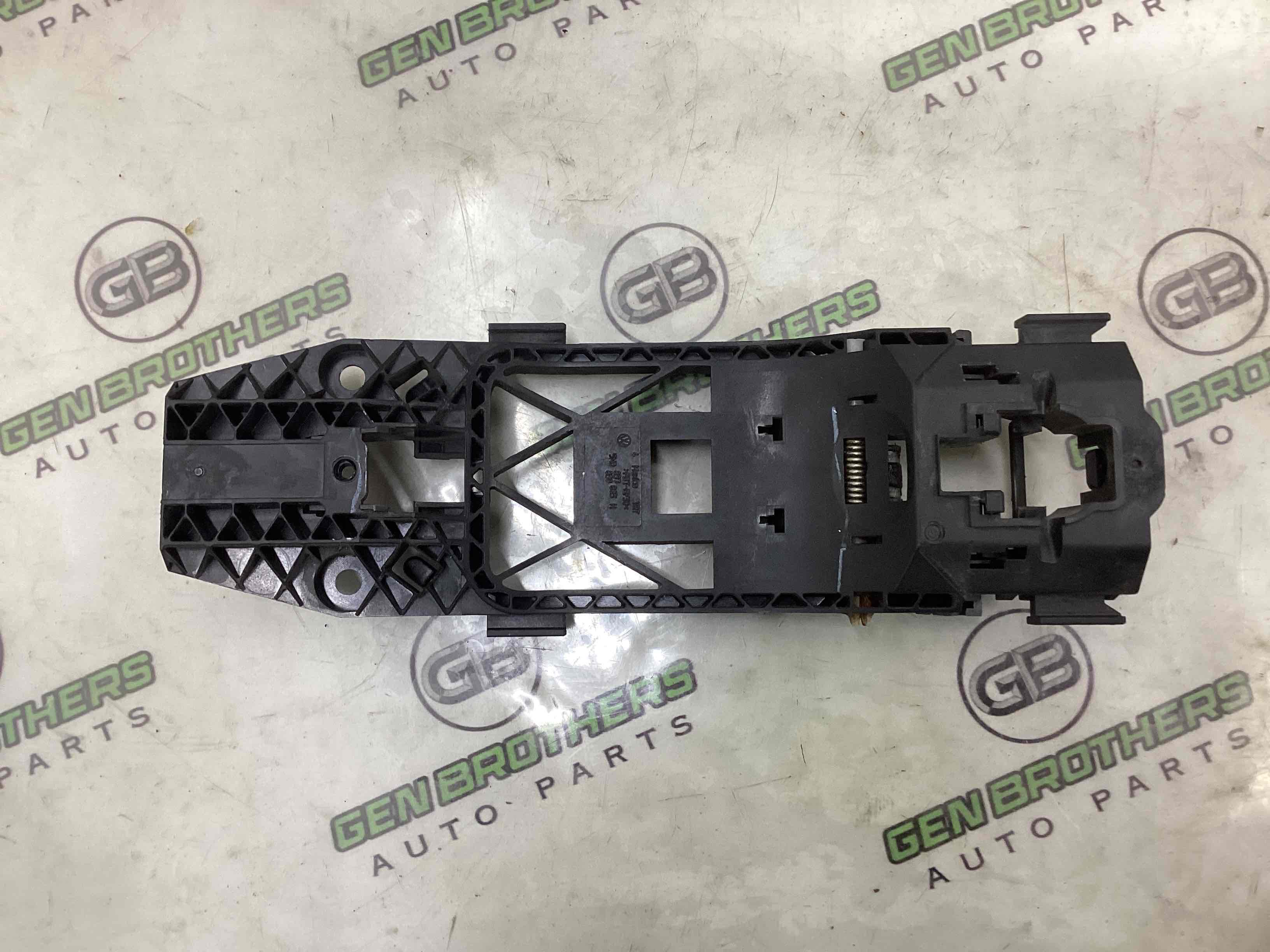 Кронштейн ручки дверей